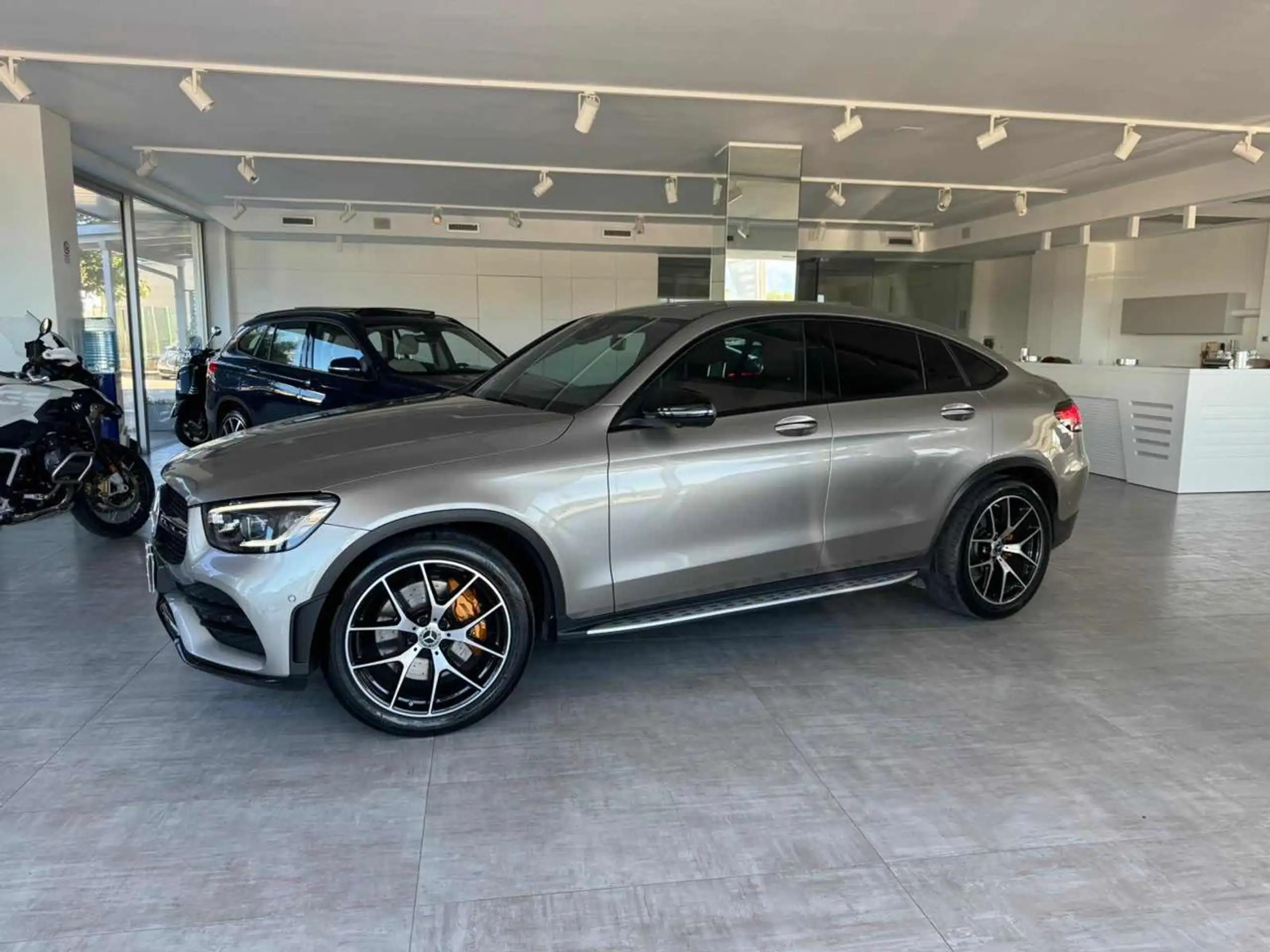 Mercedes-Benz - GLC 300