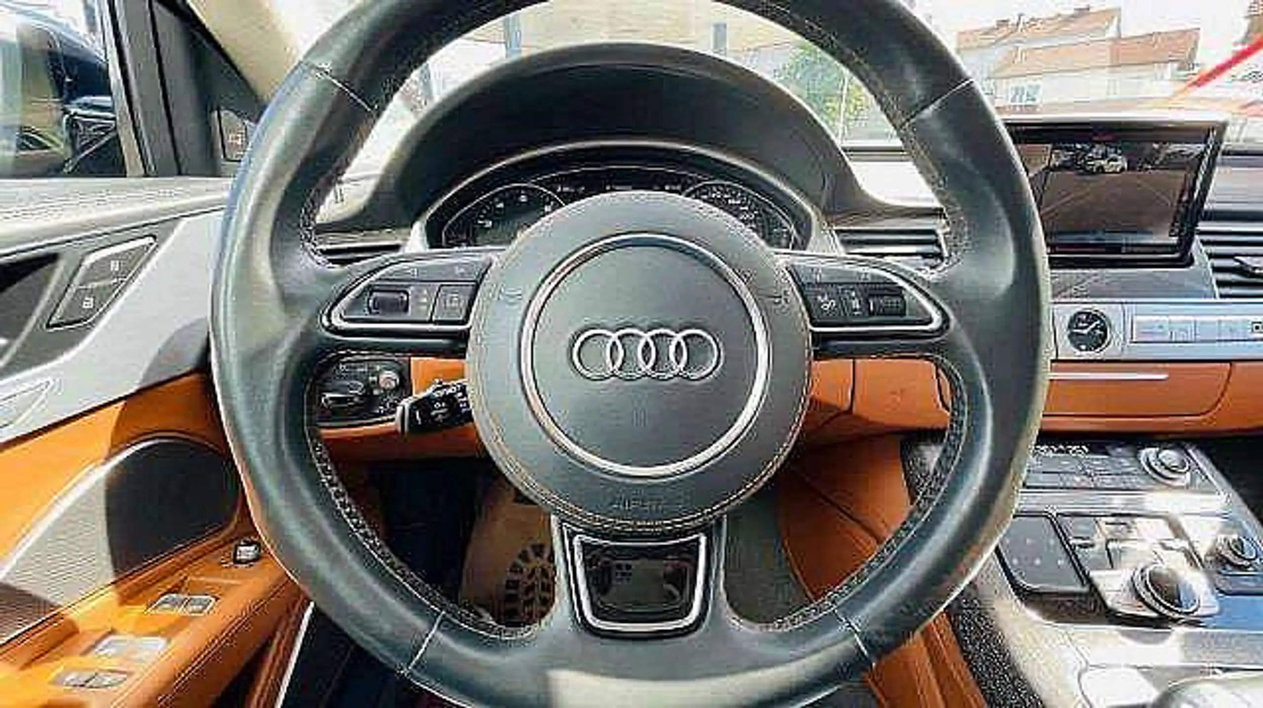 Audi - A8