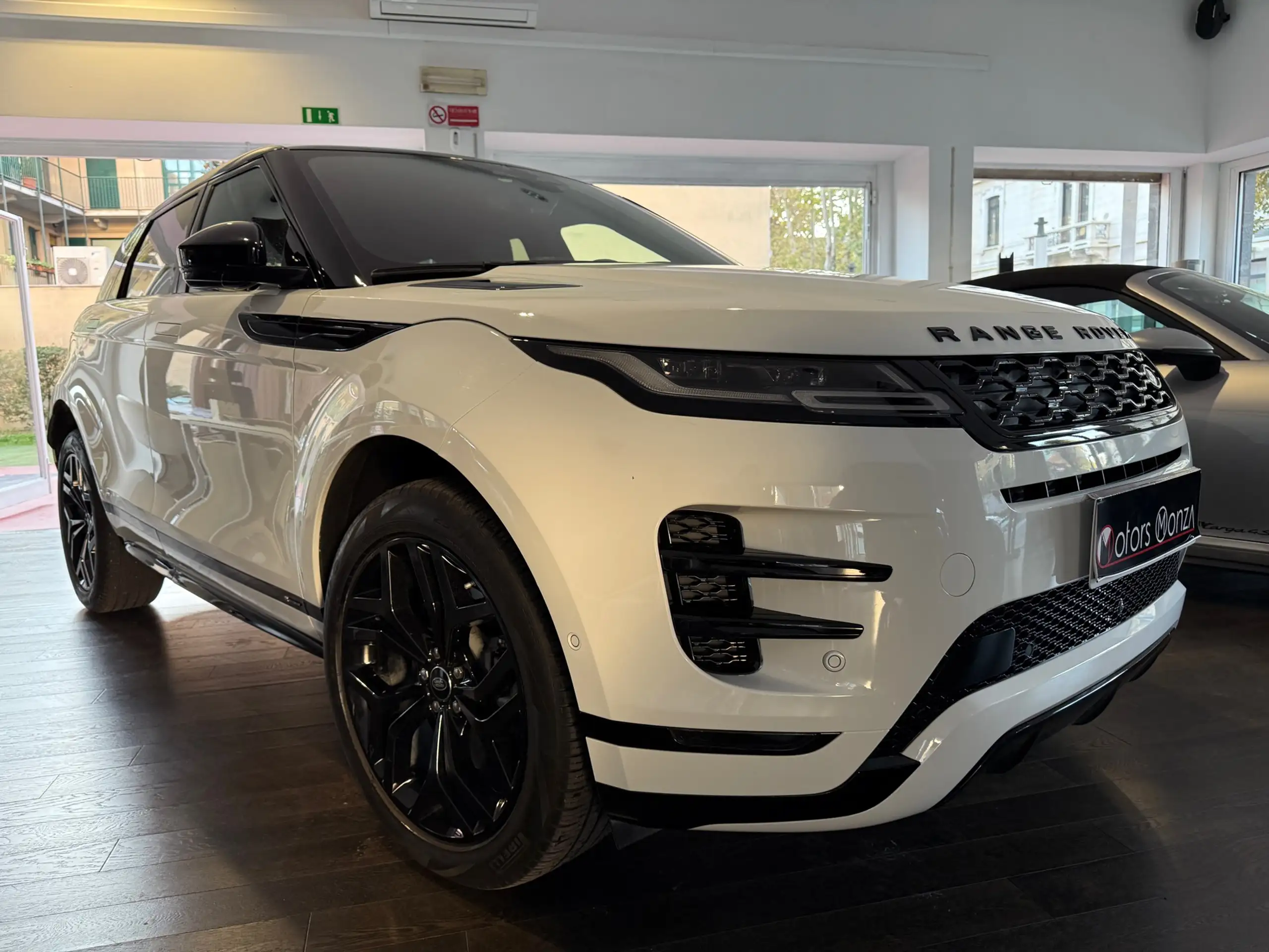 Land Rover - Range Rover Evoque