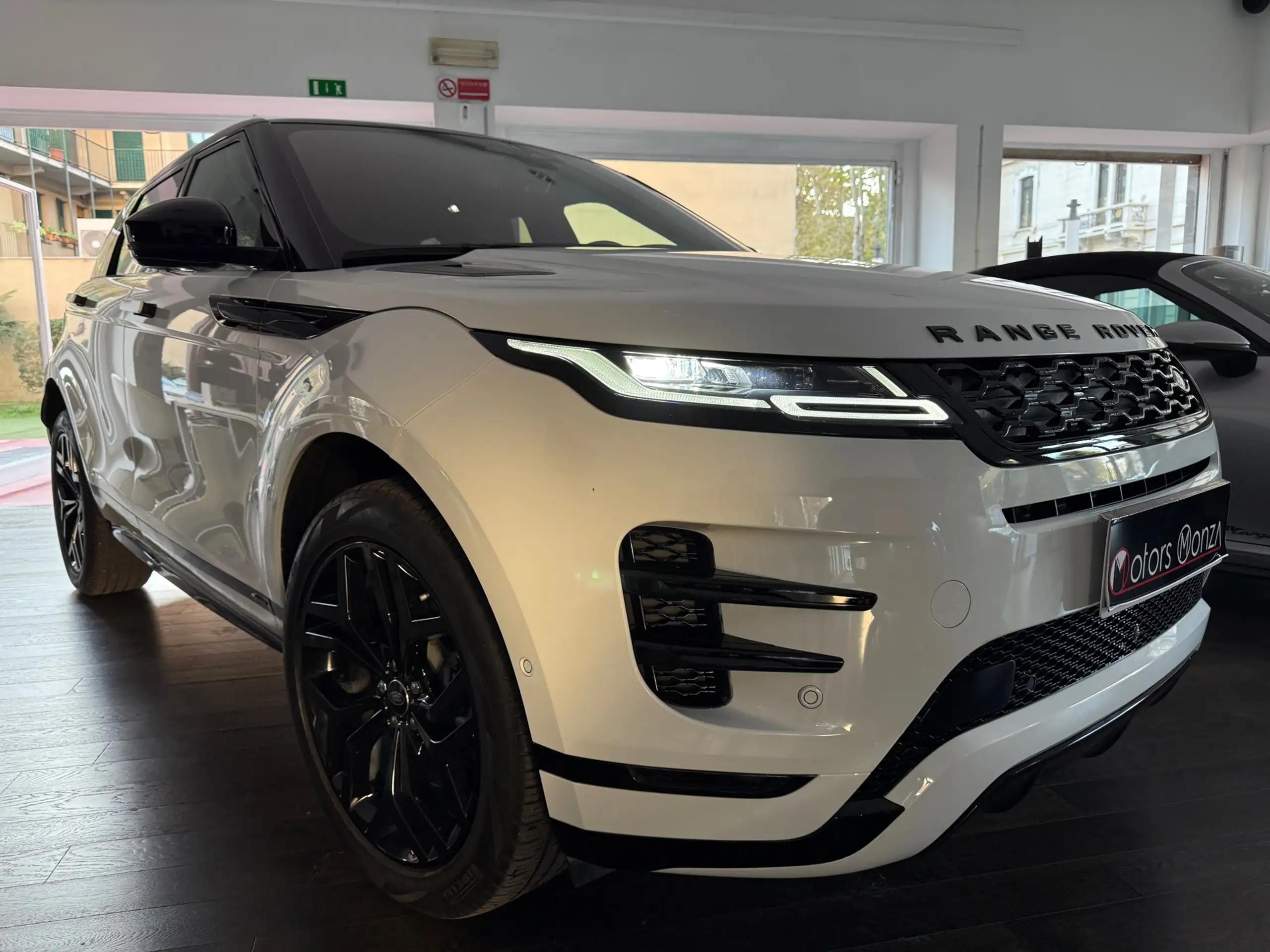 Land Rover - Range Rover Evoque