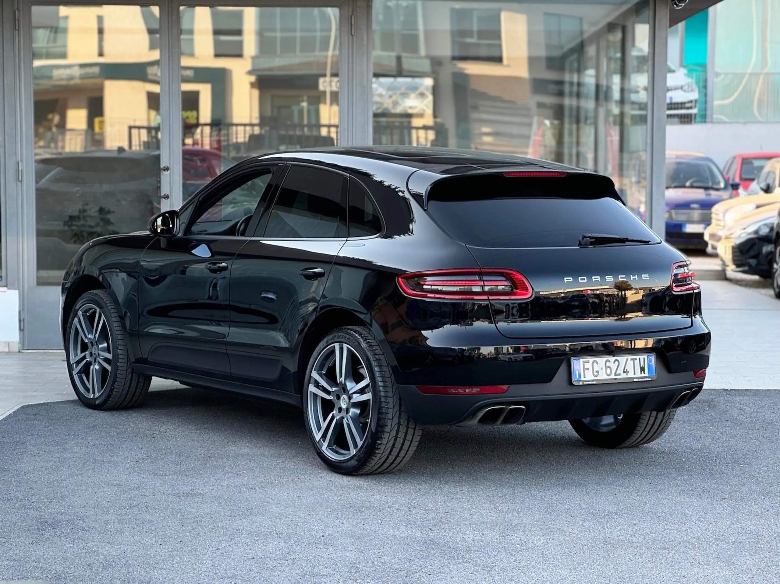 Porsche - Macan