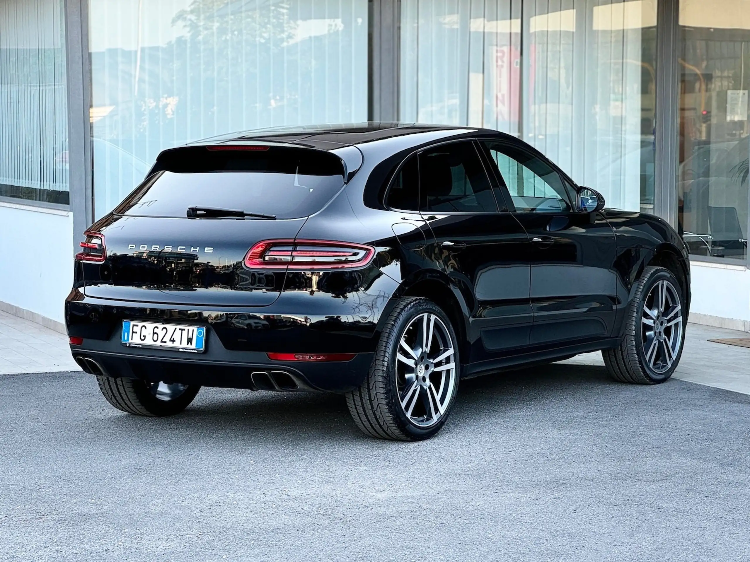 Porsche - Macan