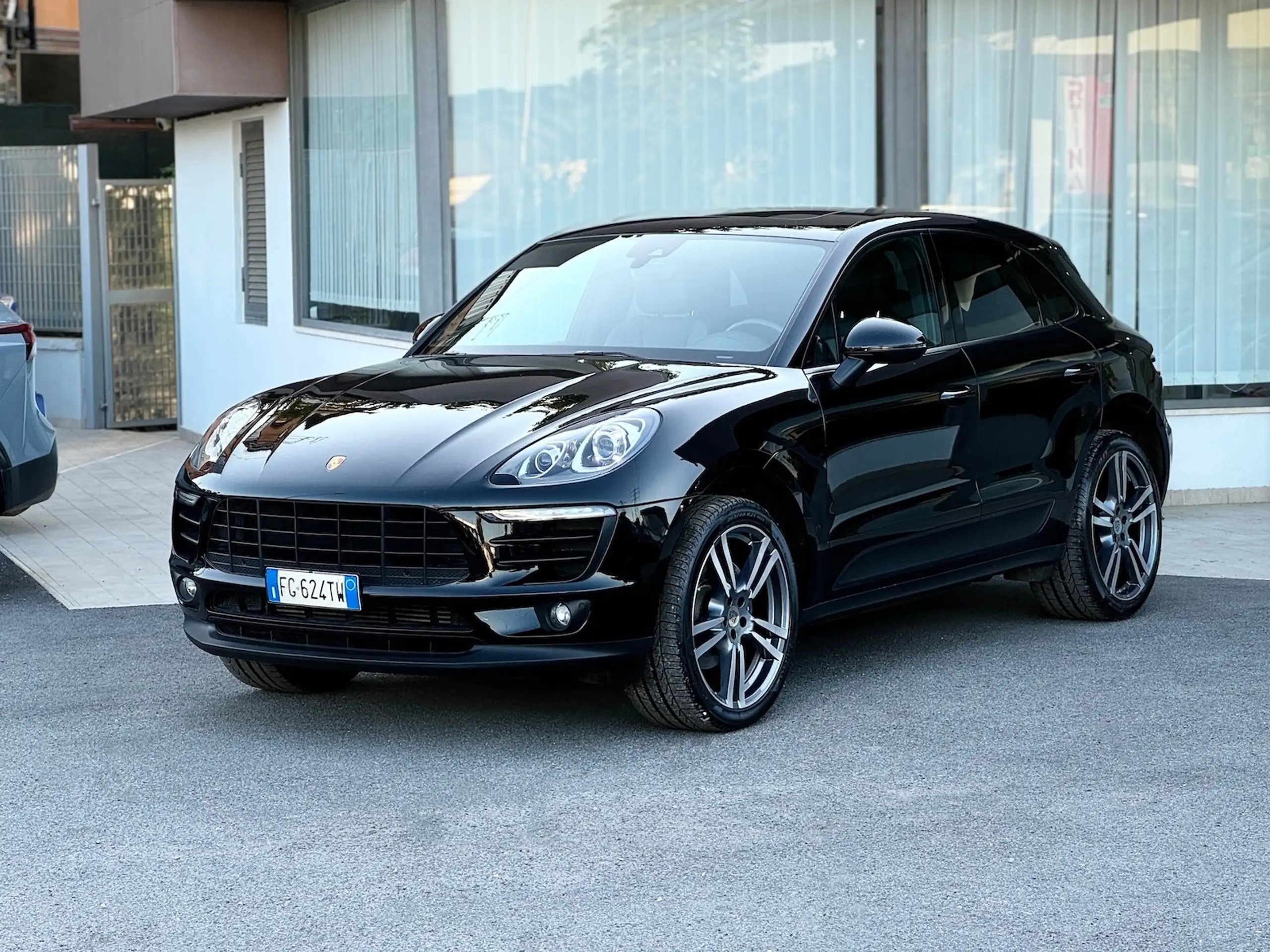 Porsche - Macan