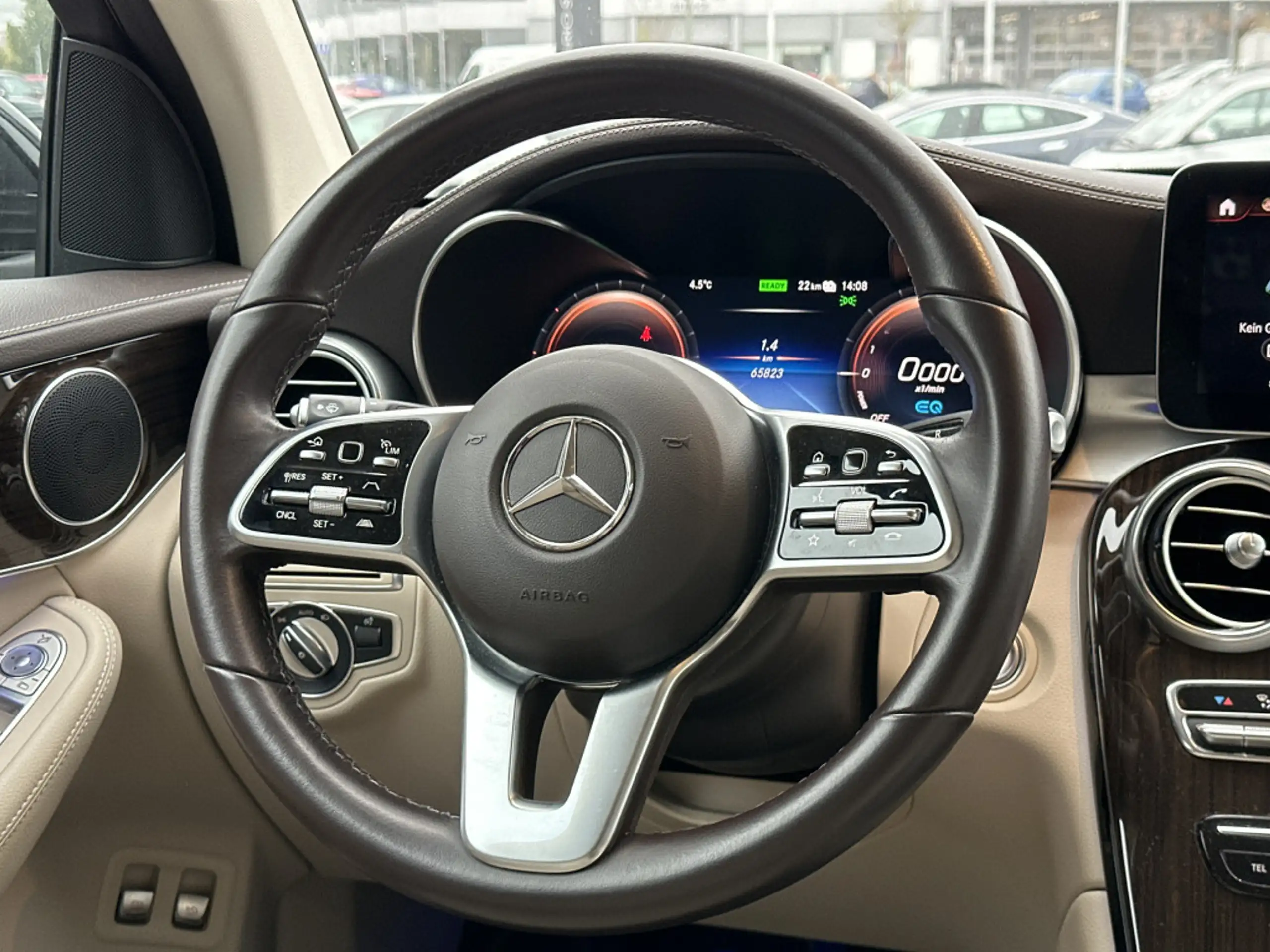 Mercedes-Benz - GLC 300