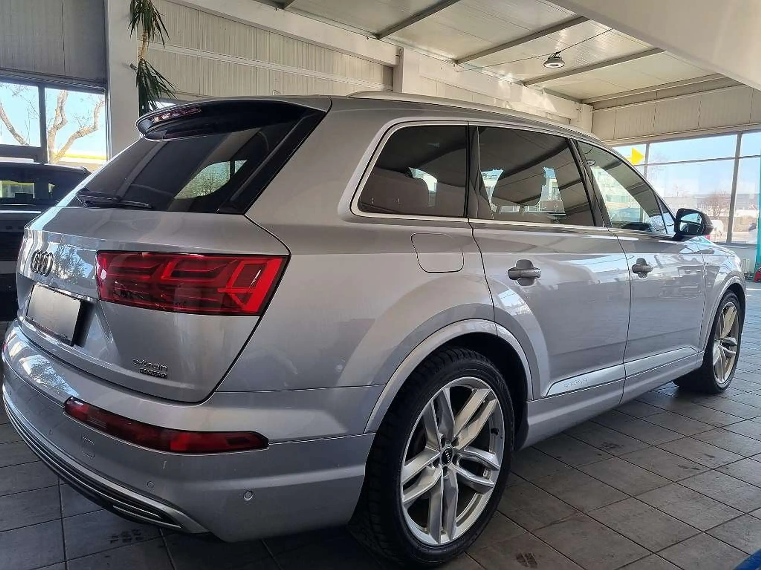 Audi - Q7