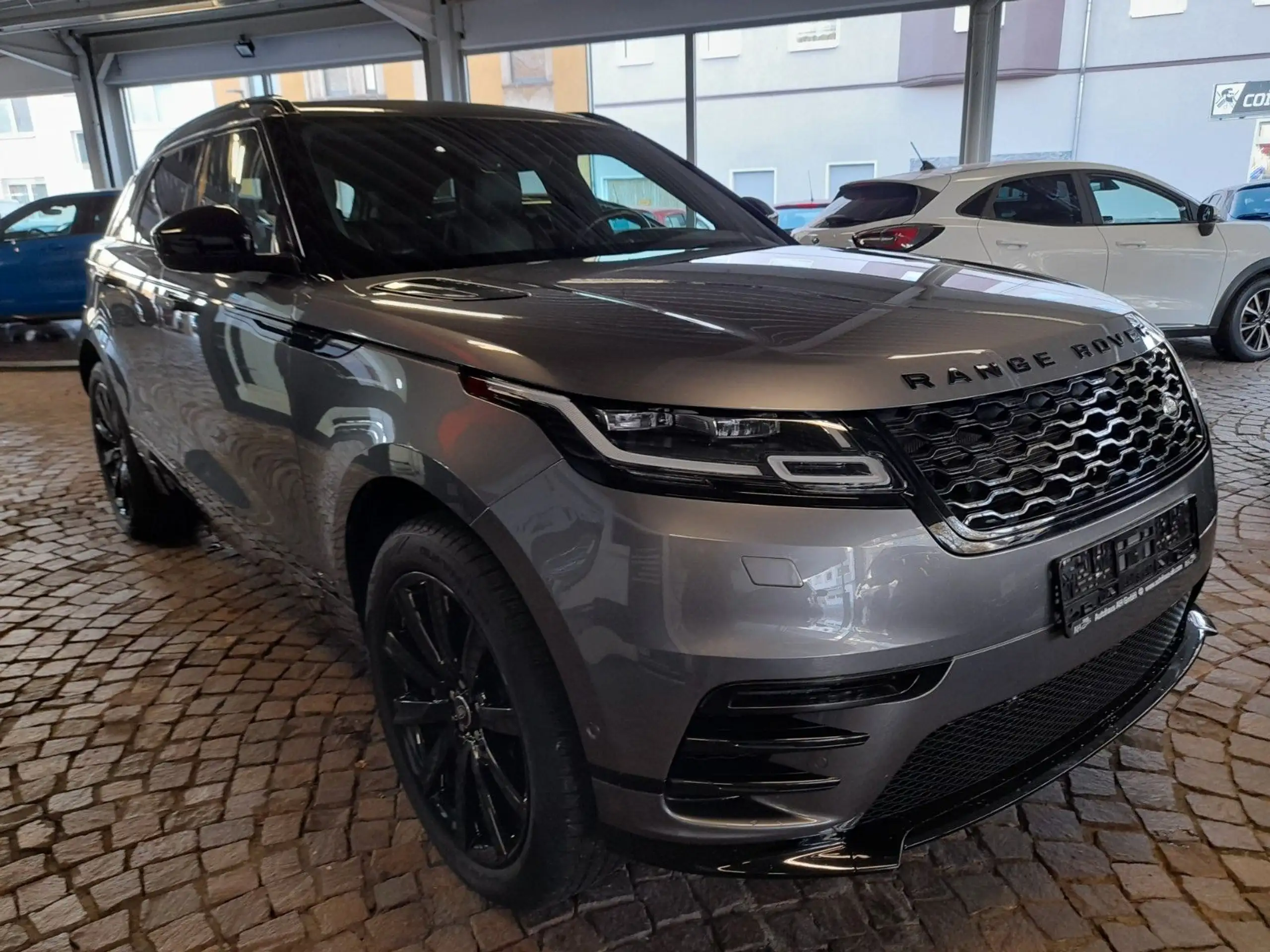 Land Rover - Range Rover Velar