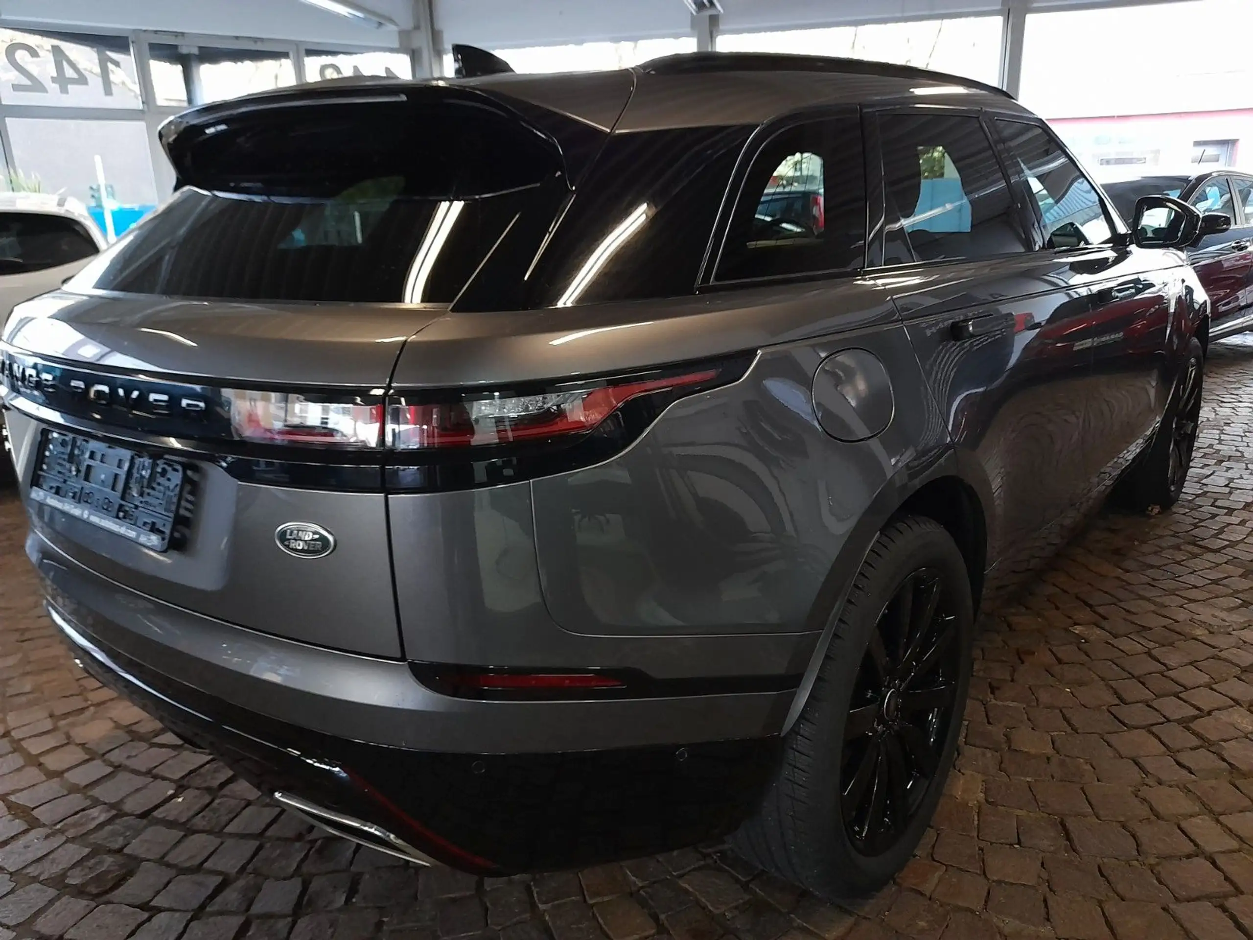 Land Rover - Range Rover Velar