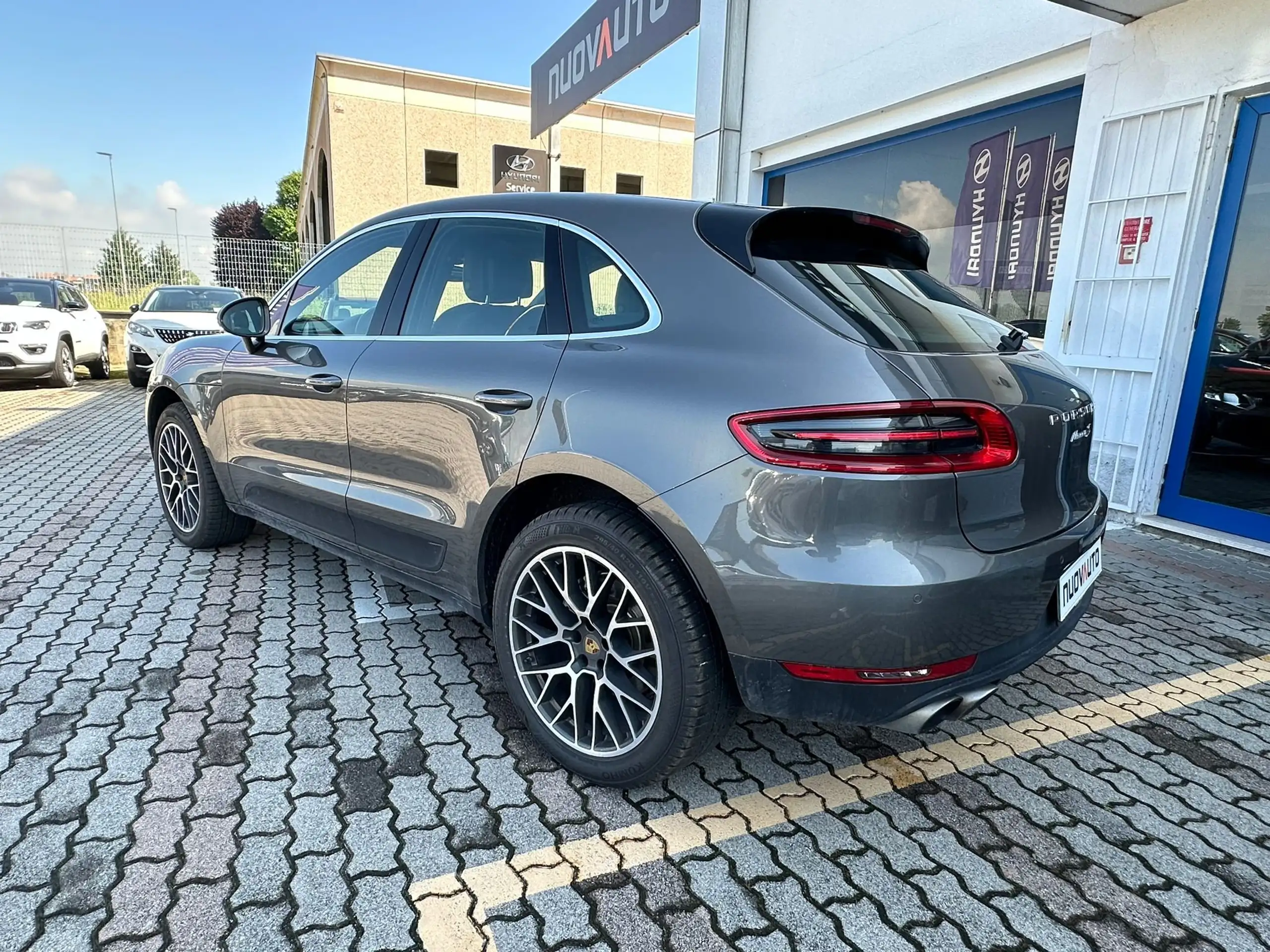 Porsche - Macan