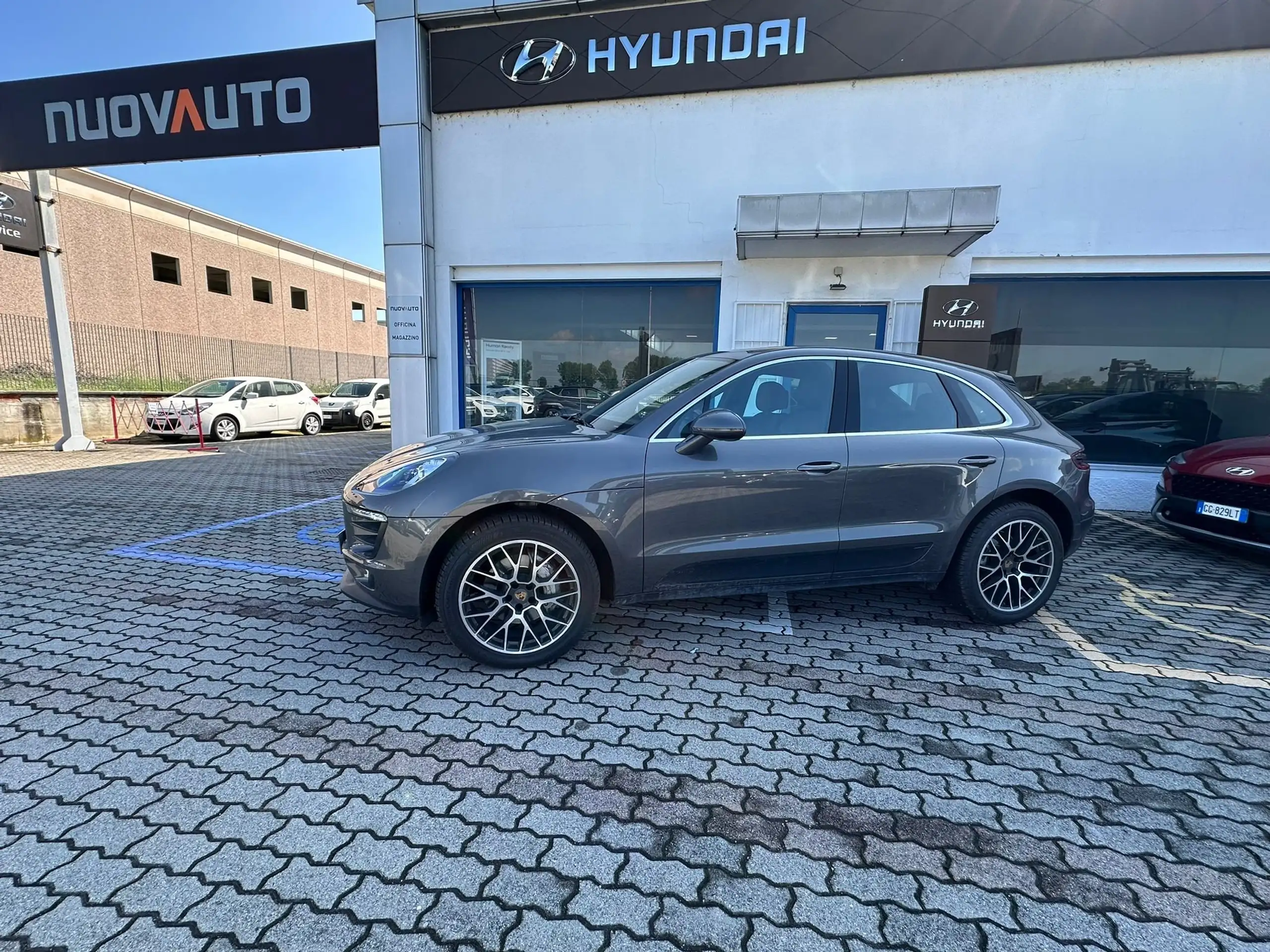 Porsche - Macan