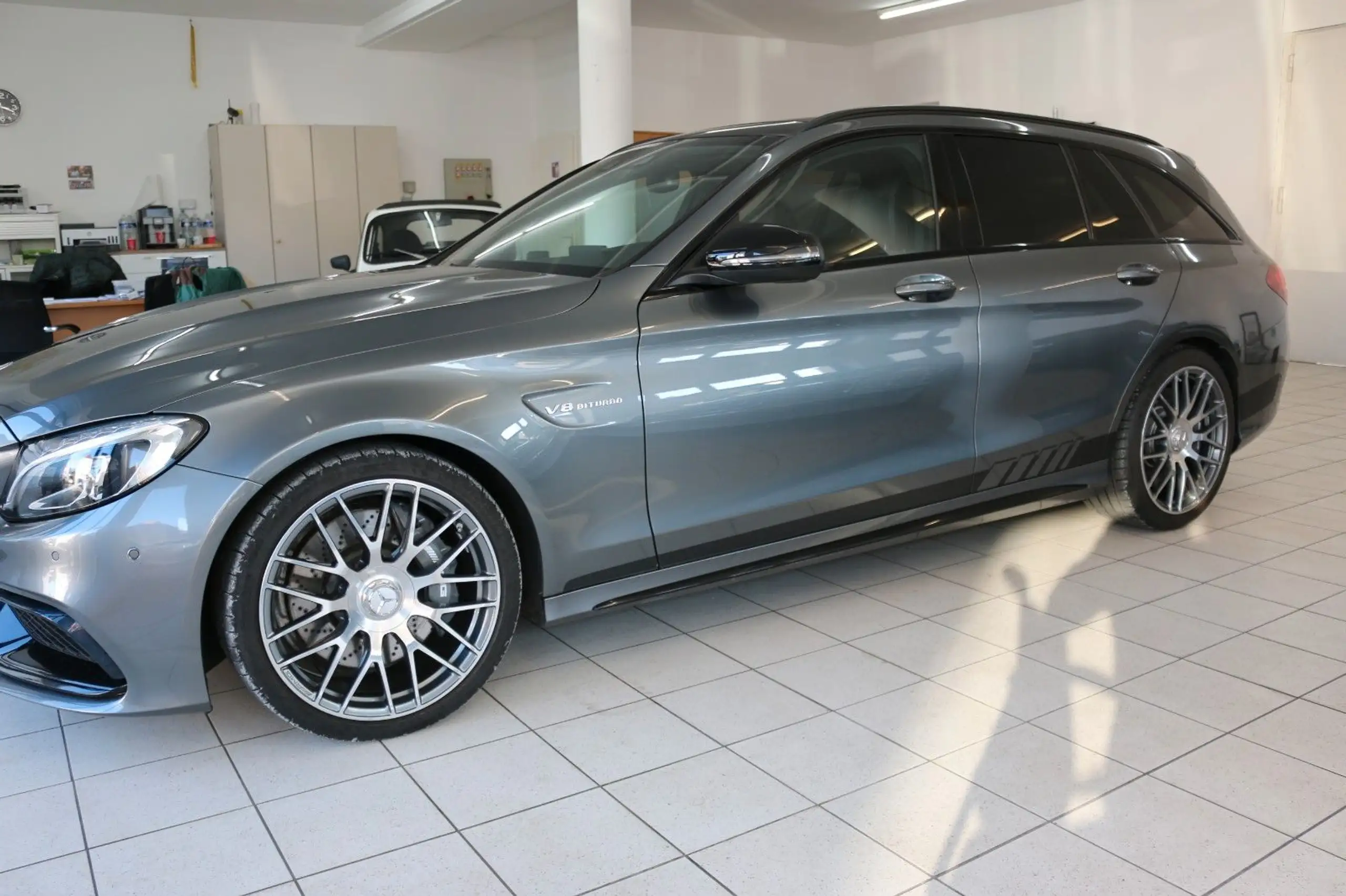 Mercedes-Benz - C 63 AMG