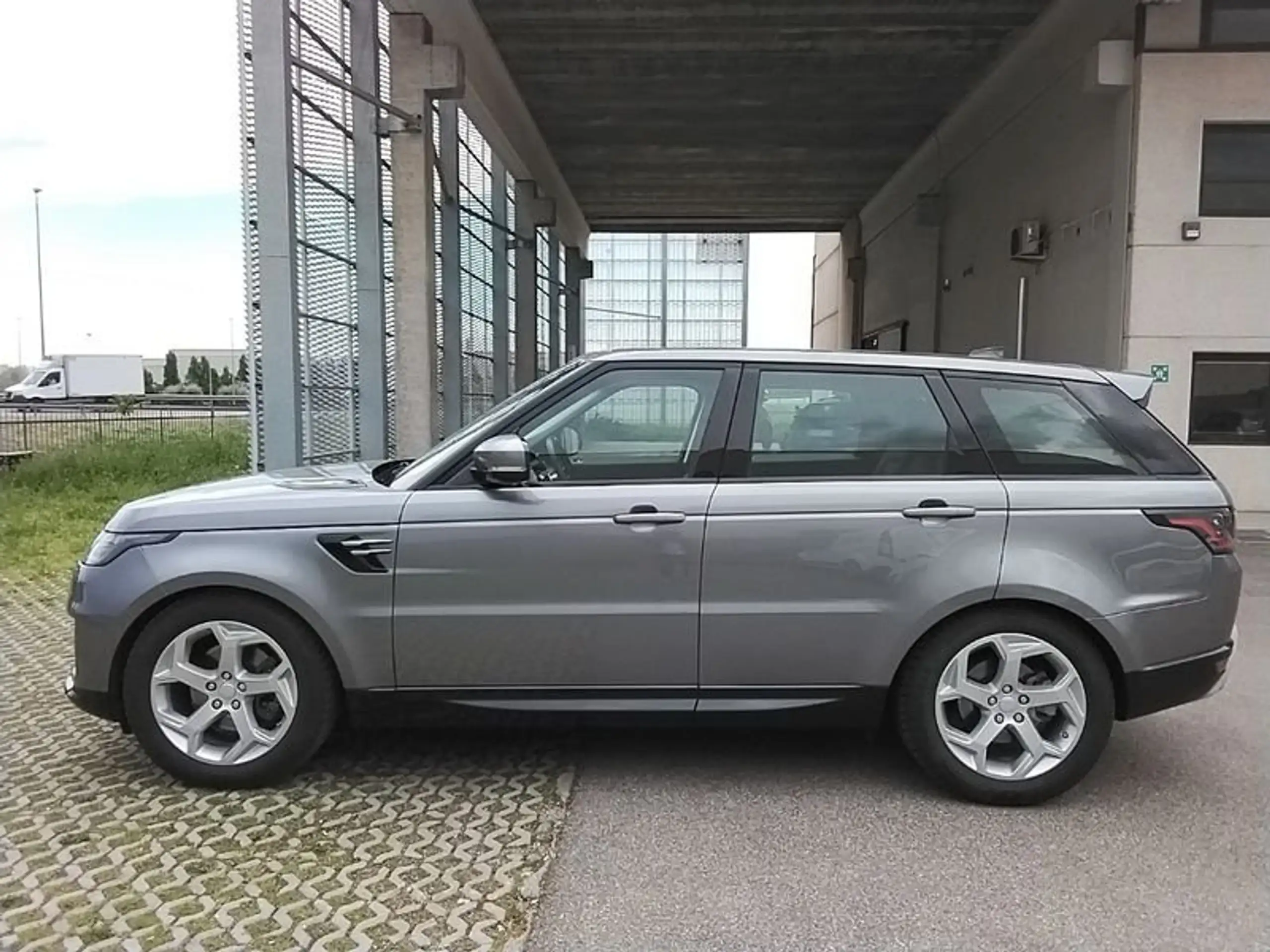 Land Rover - Range Rover Sport