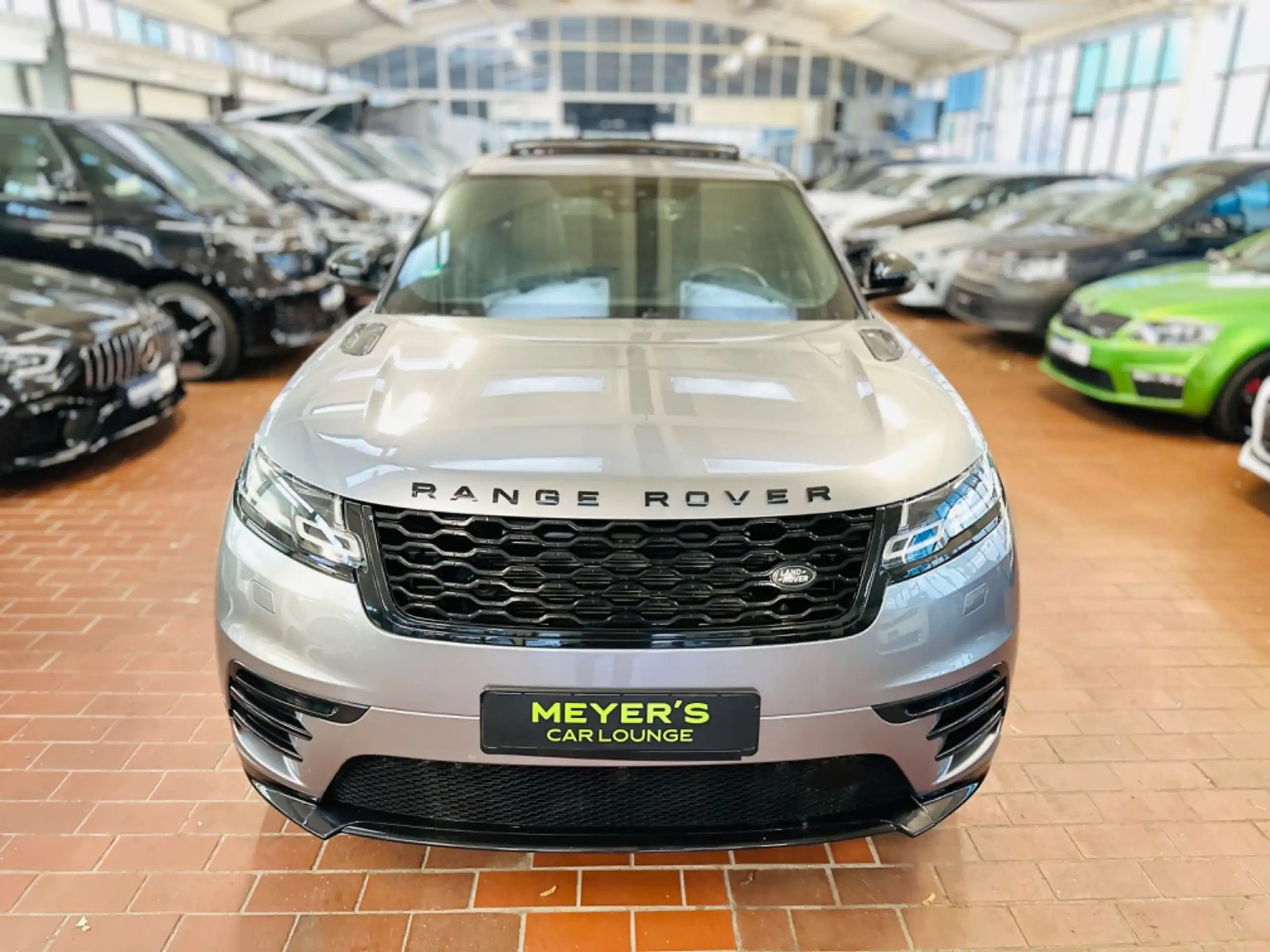 Land Rover - Range Rover Velar