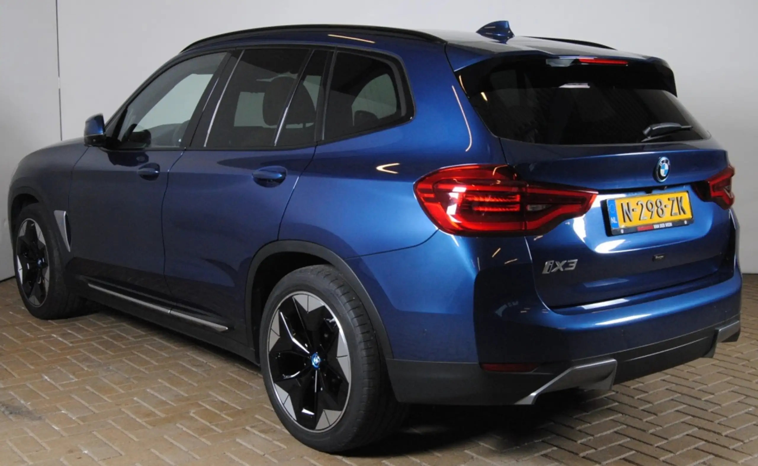 BMW - iX3