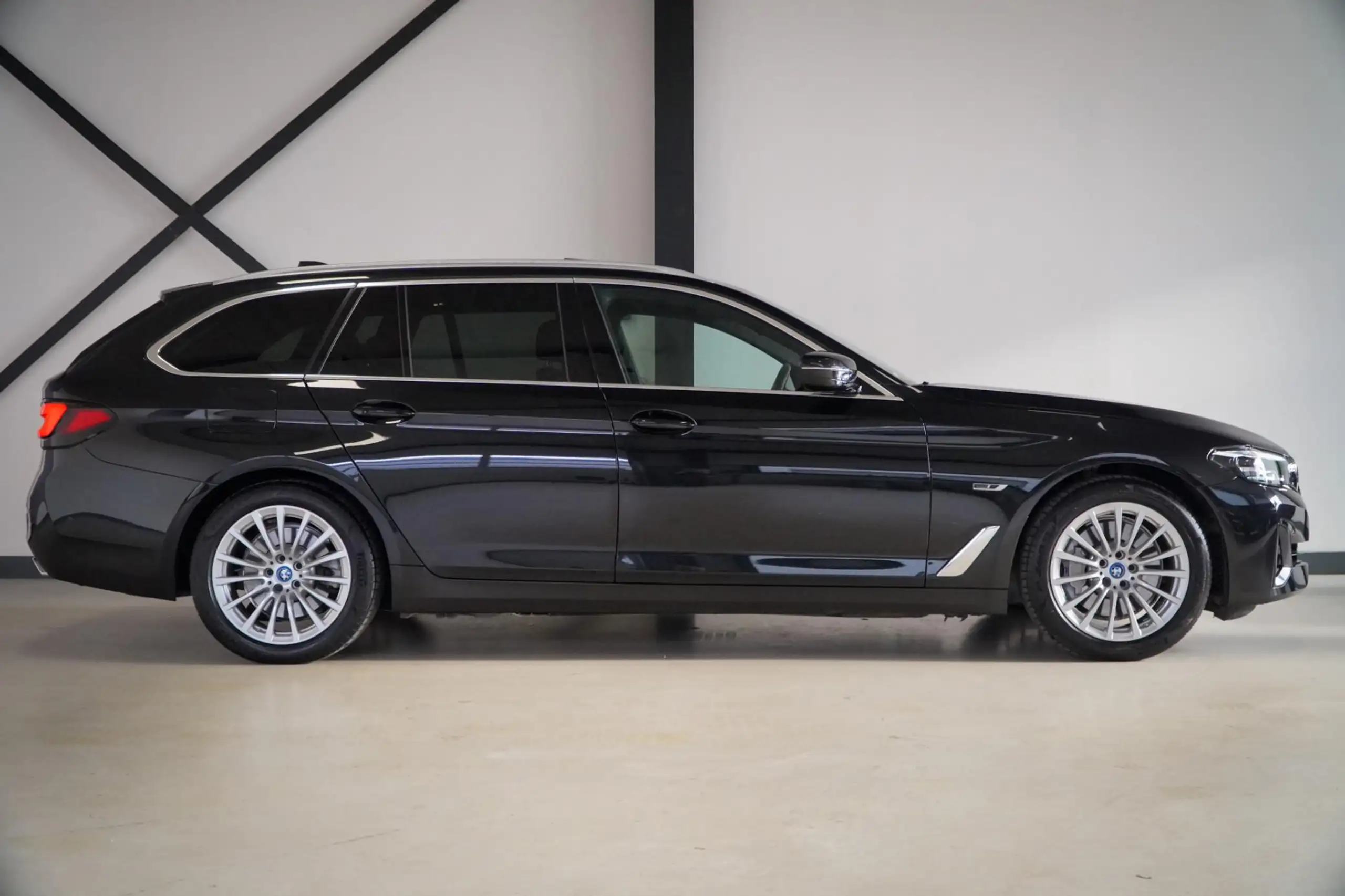 BMW - 530