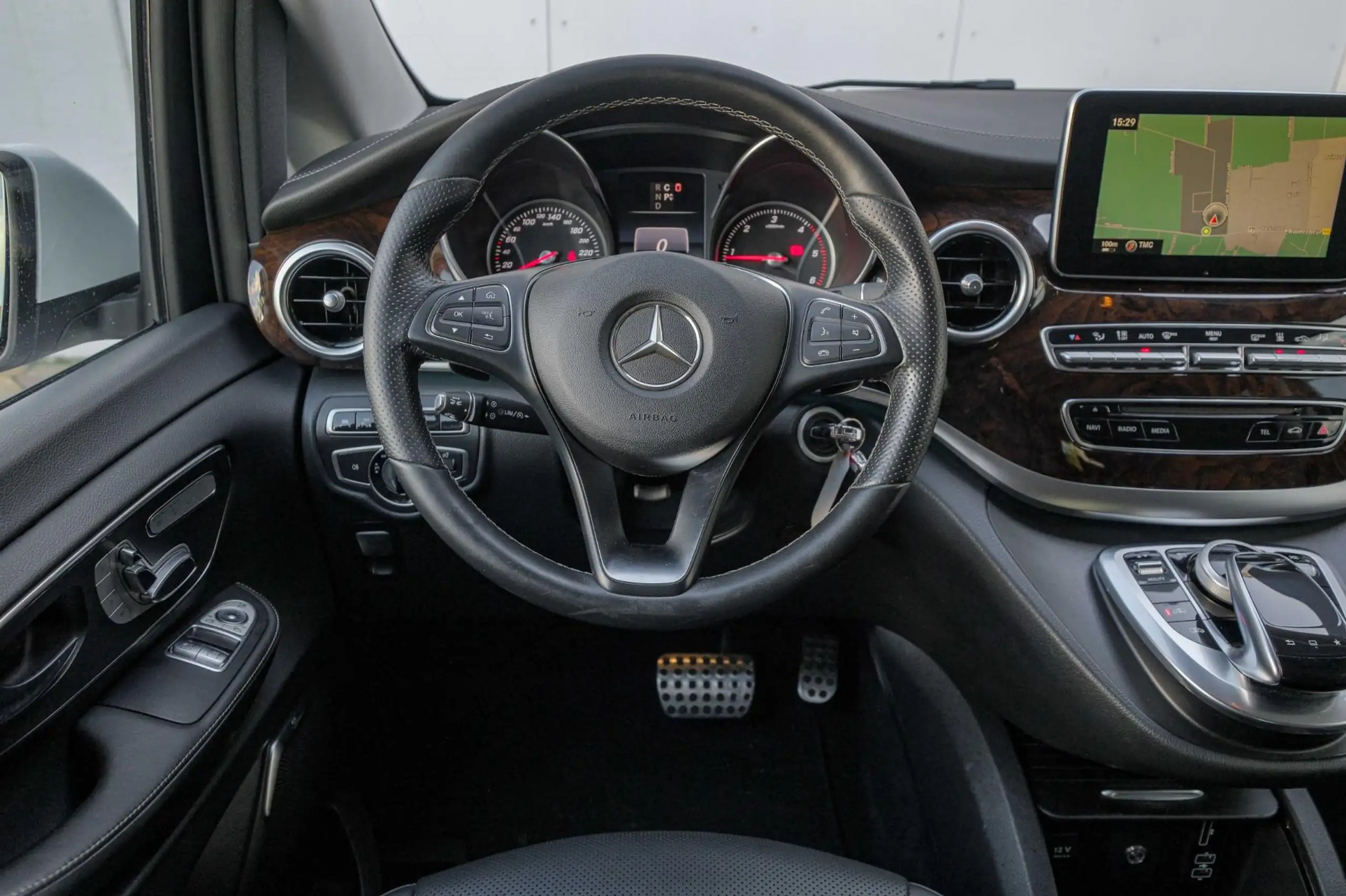 Mercedes-Benz - V 250