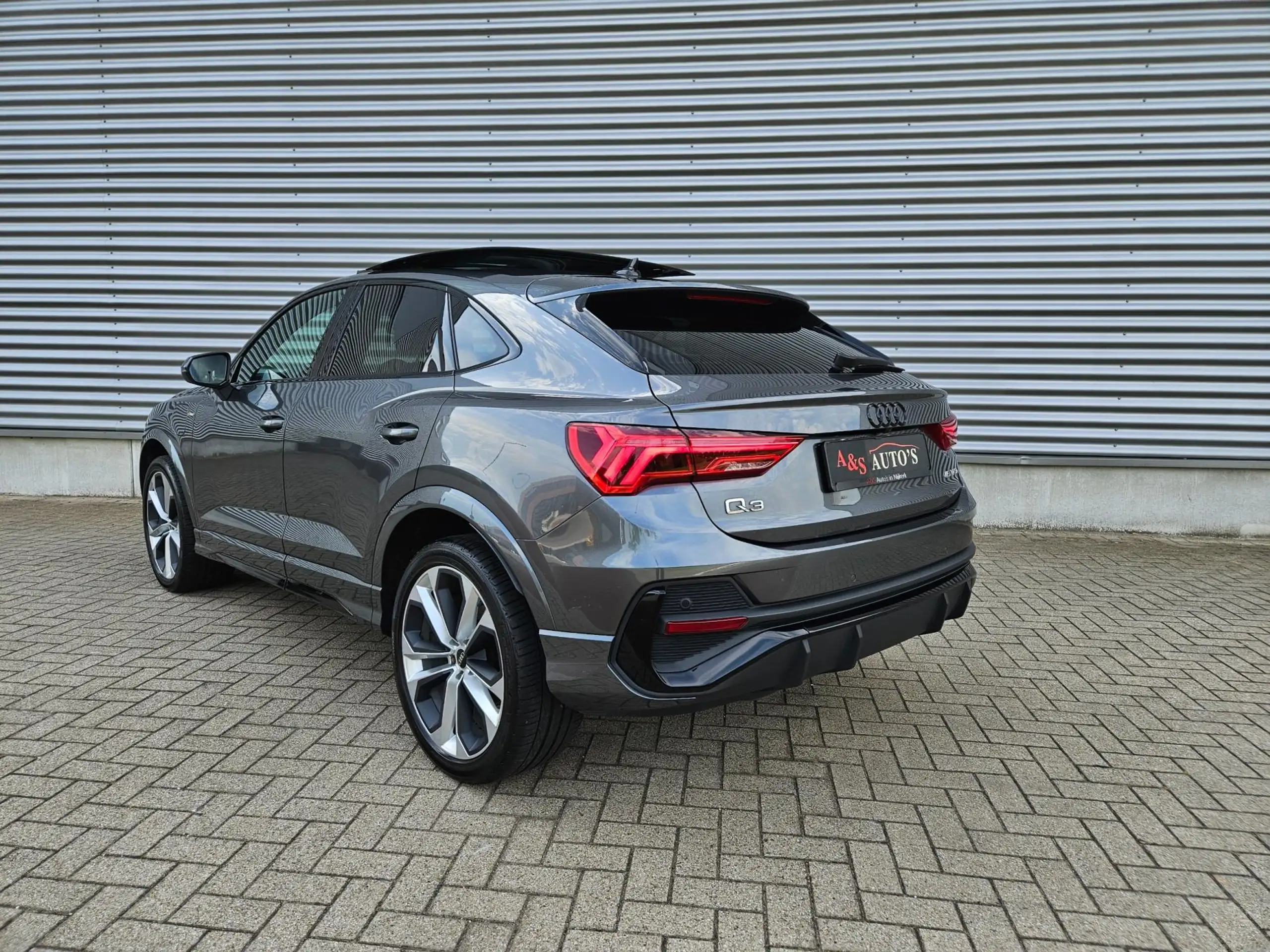 Audi - Q3