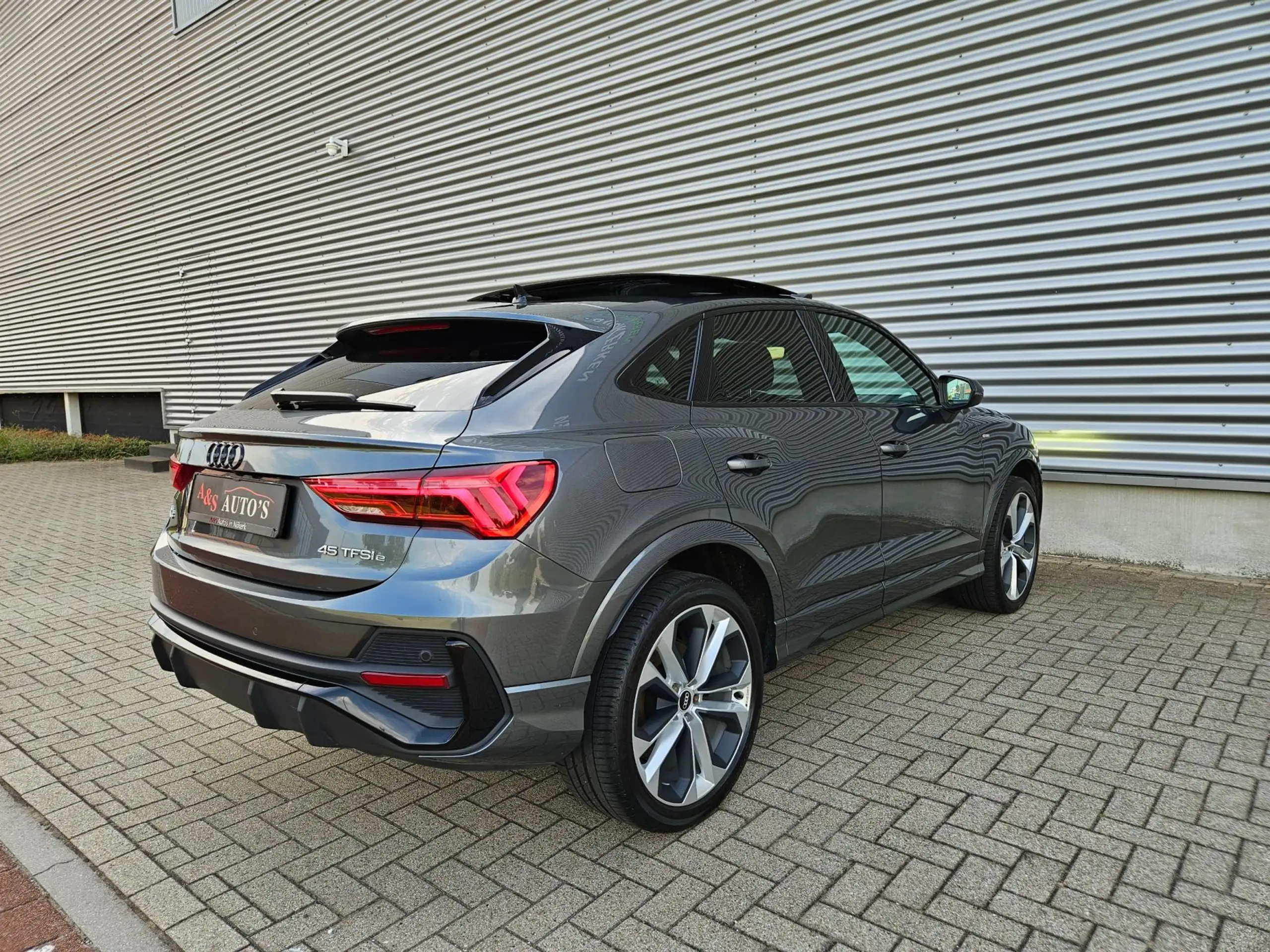 Audi - Q3