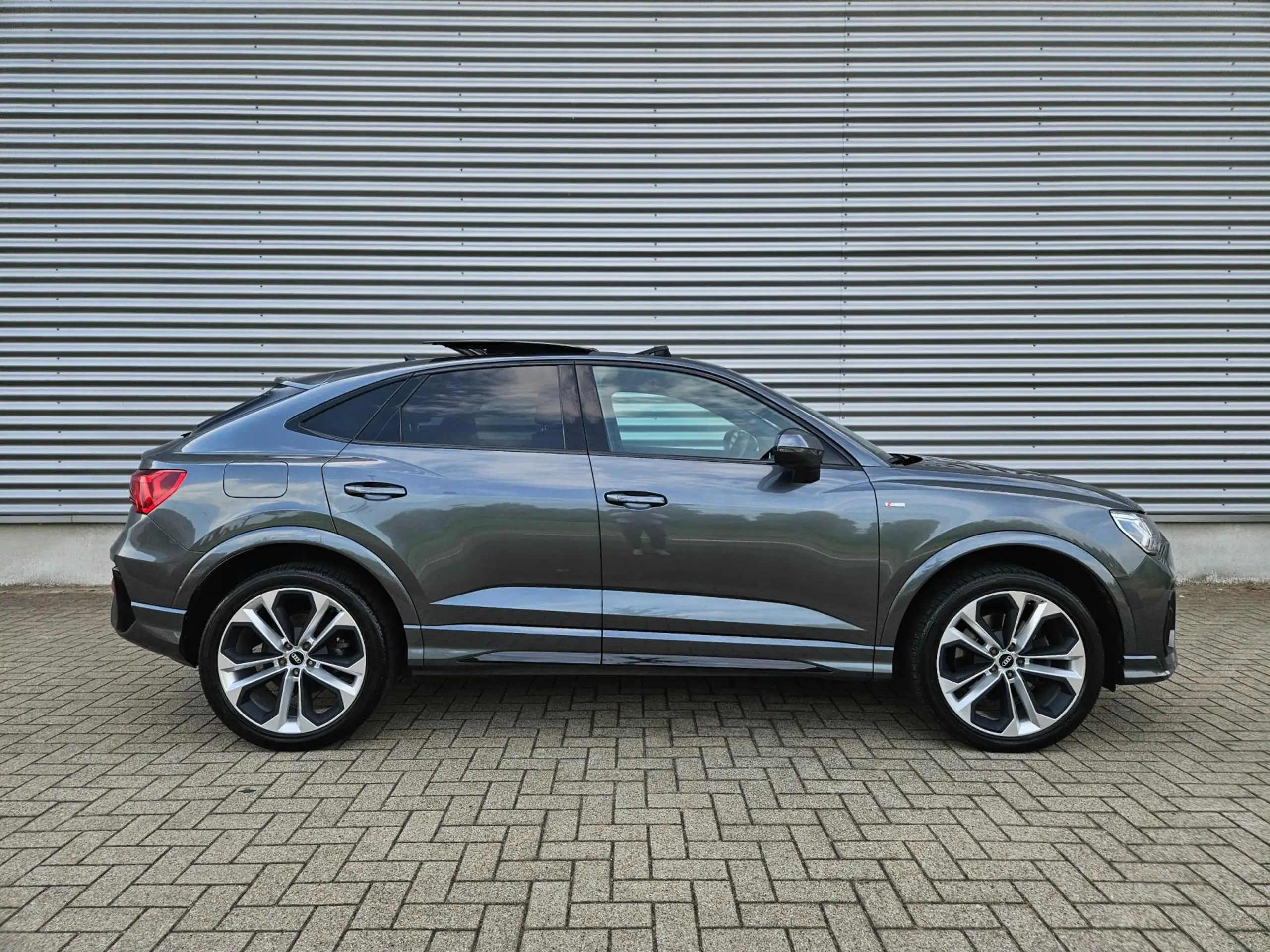 Audi - Q3