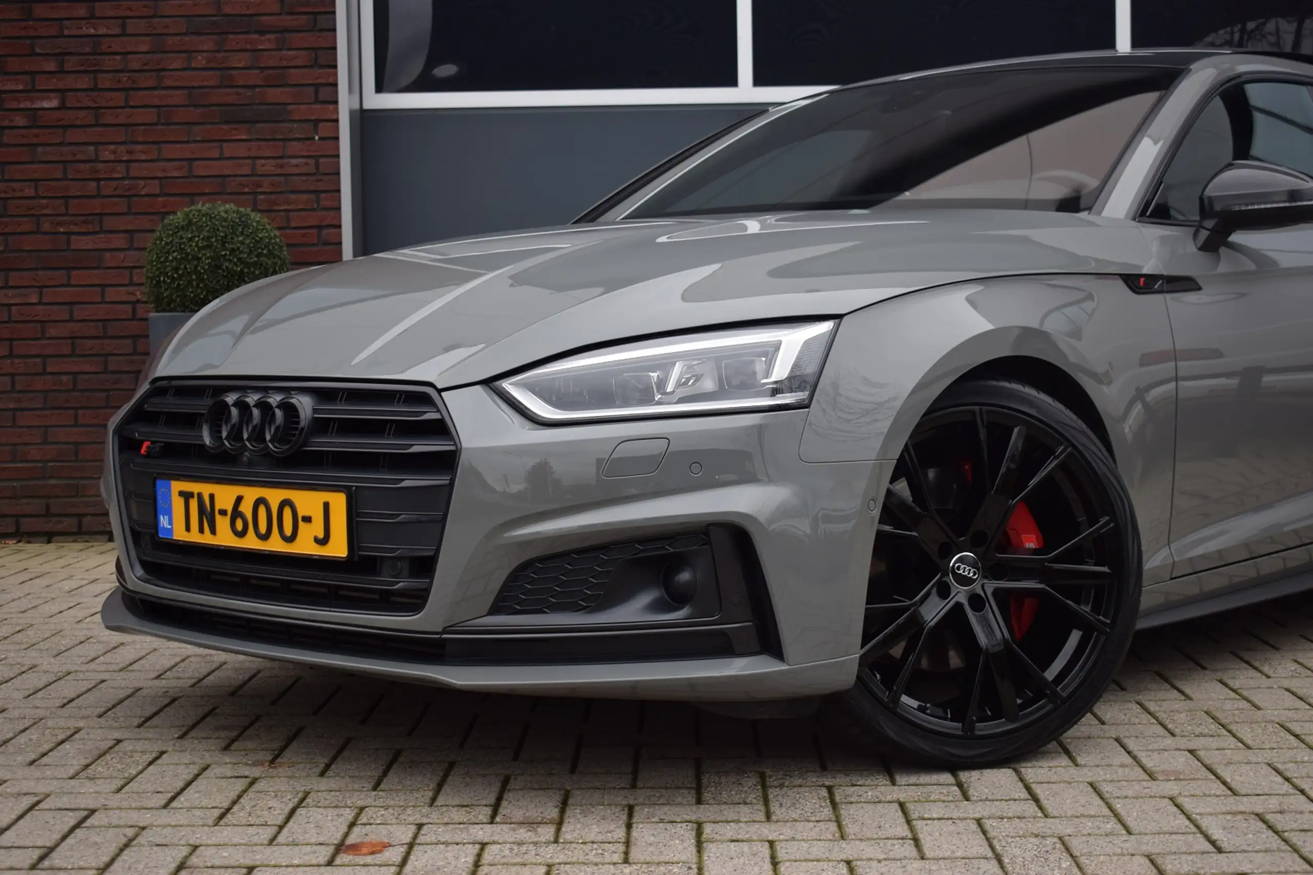 Audi - S5