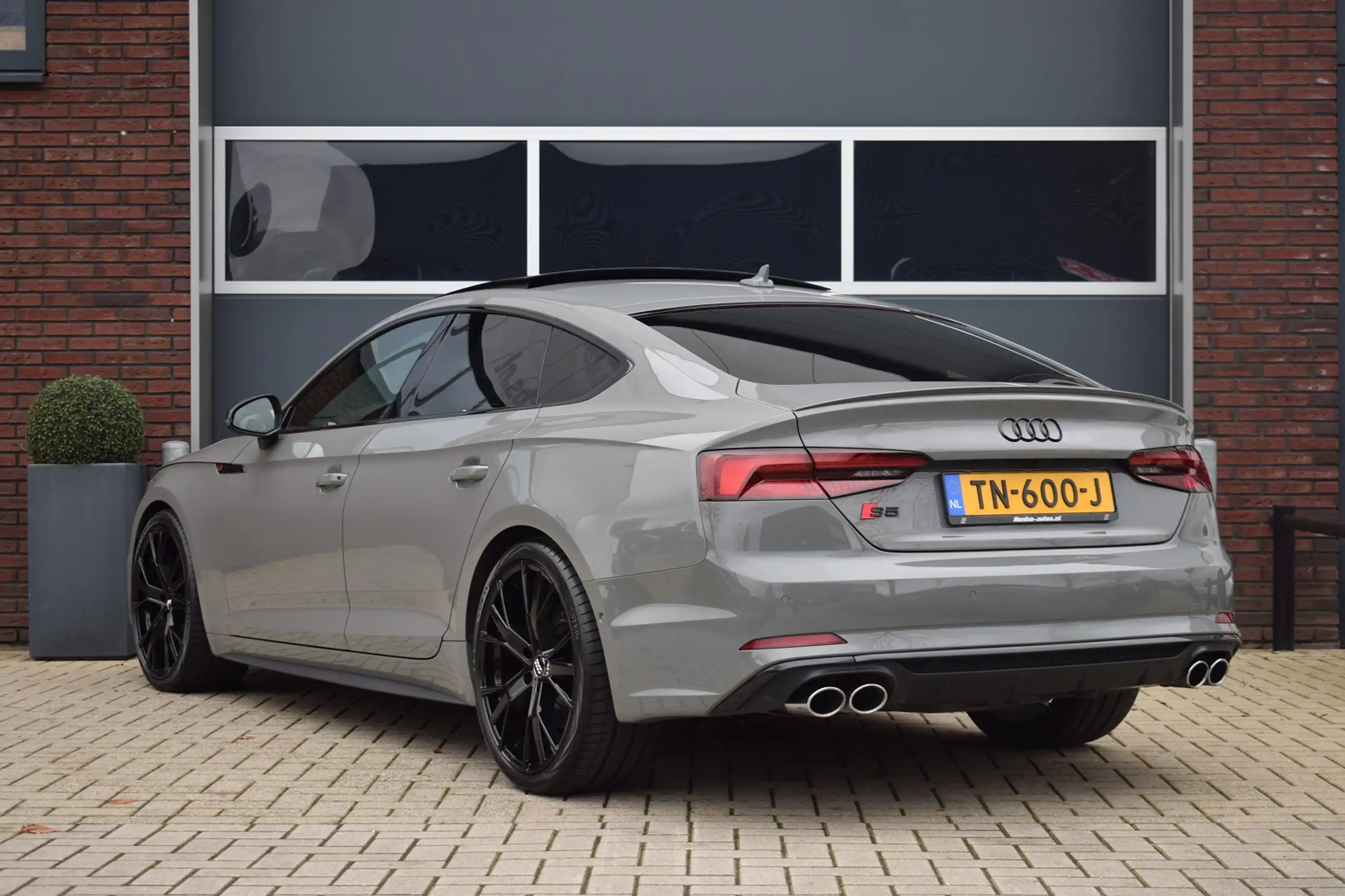 Audi - S5