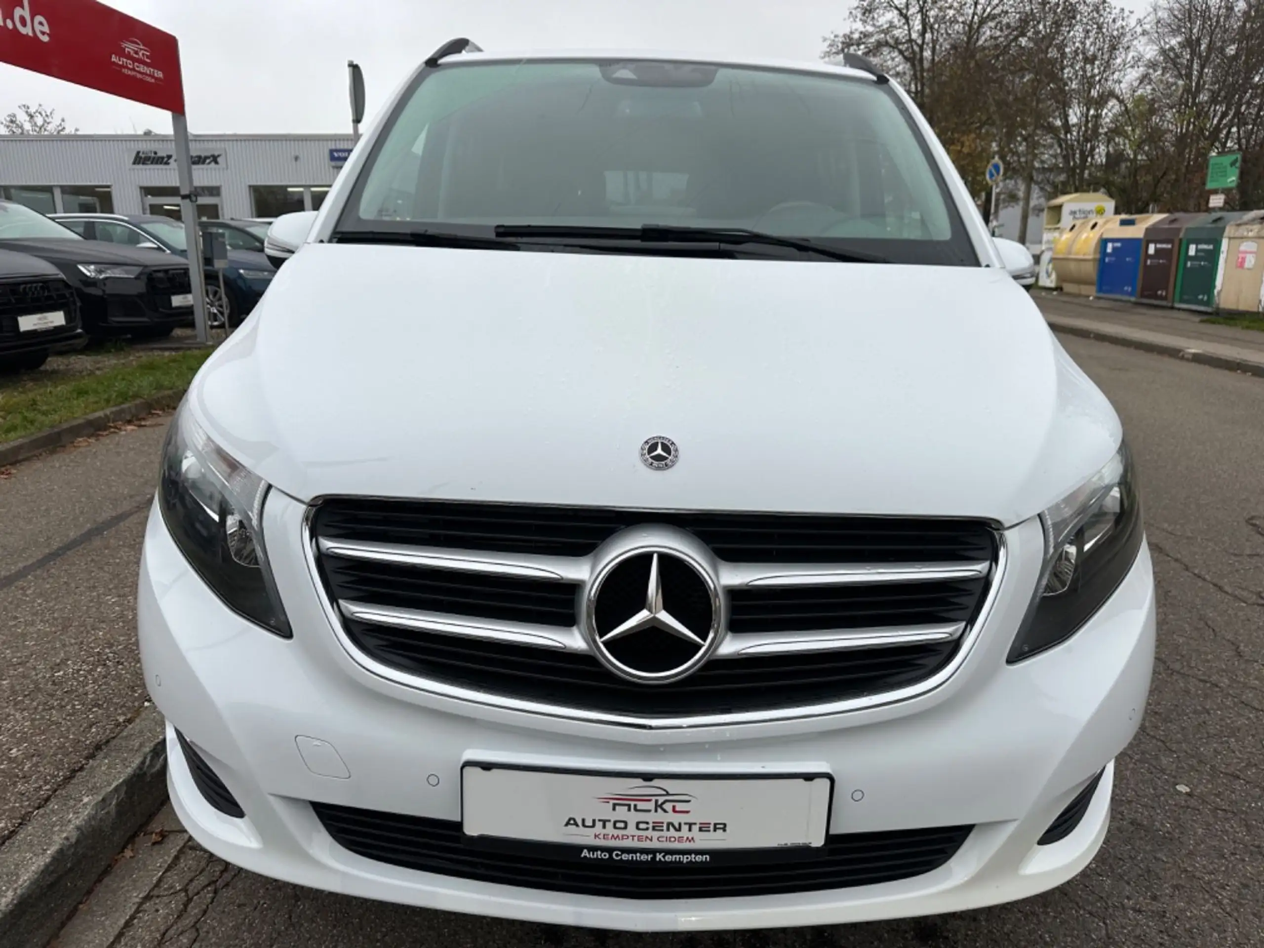 Mercedes-Benz - V 250