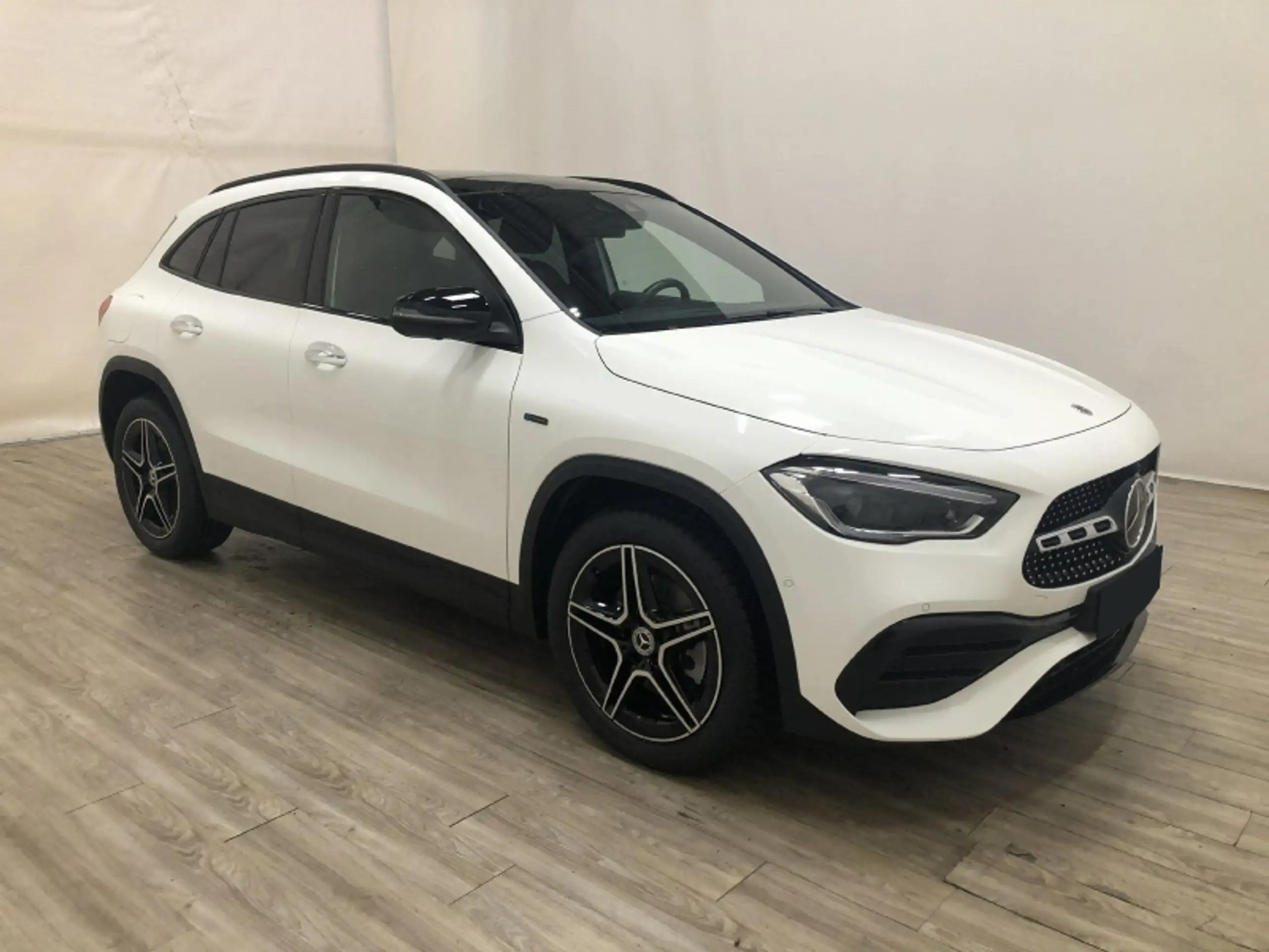 Mercedes-Benz - GLA 250