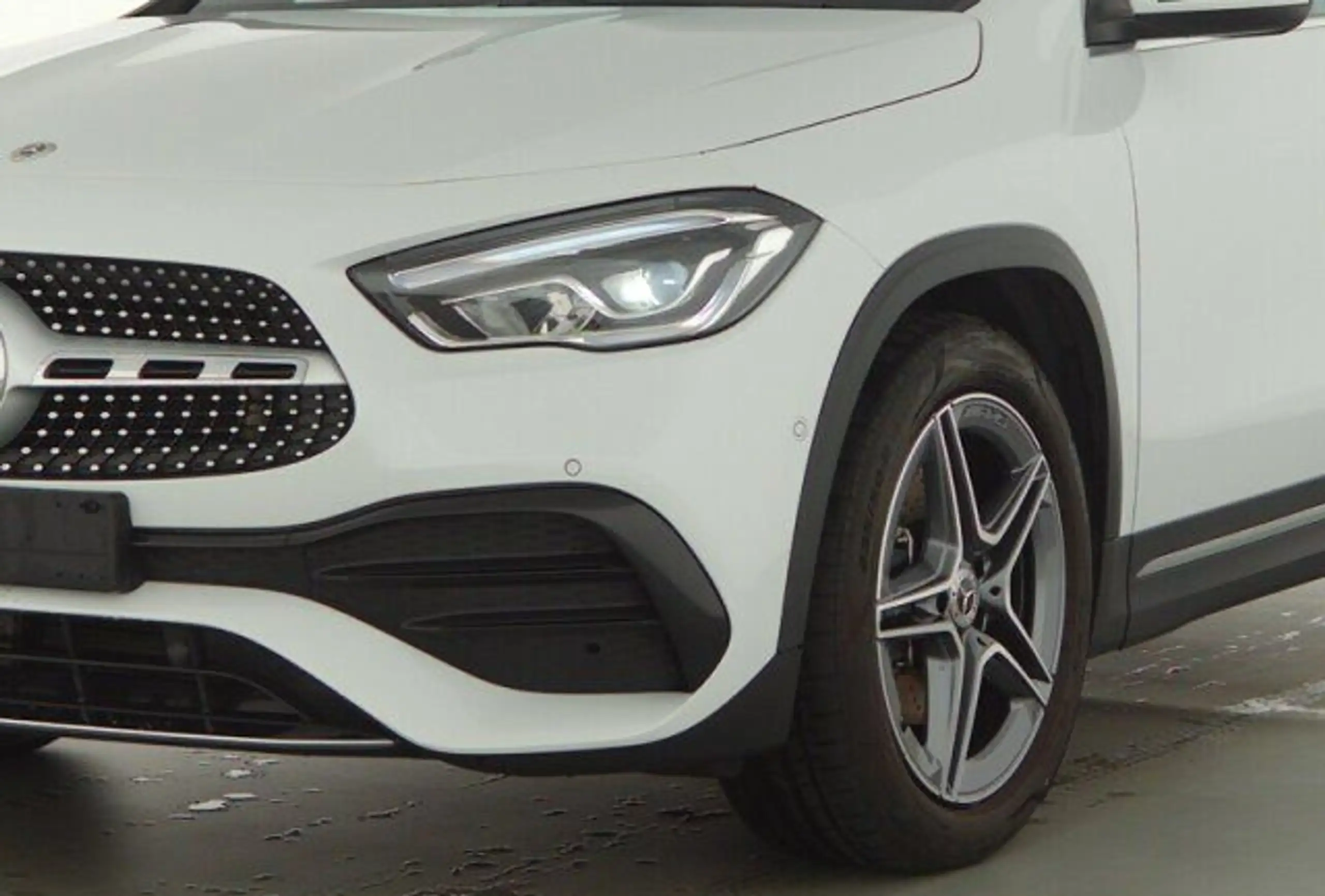 Mercedes-Benz - GLA 200