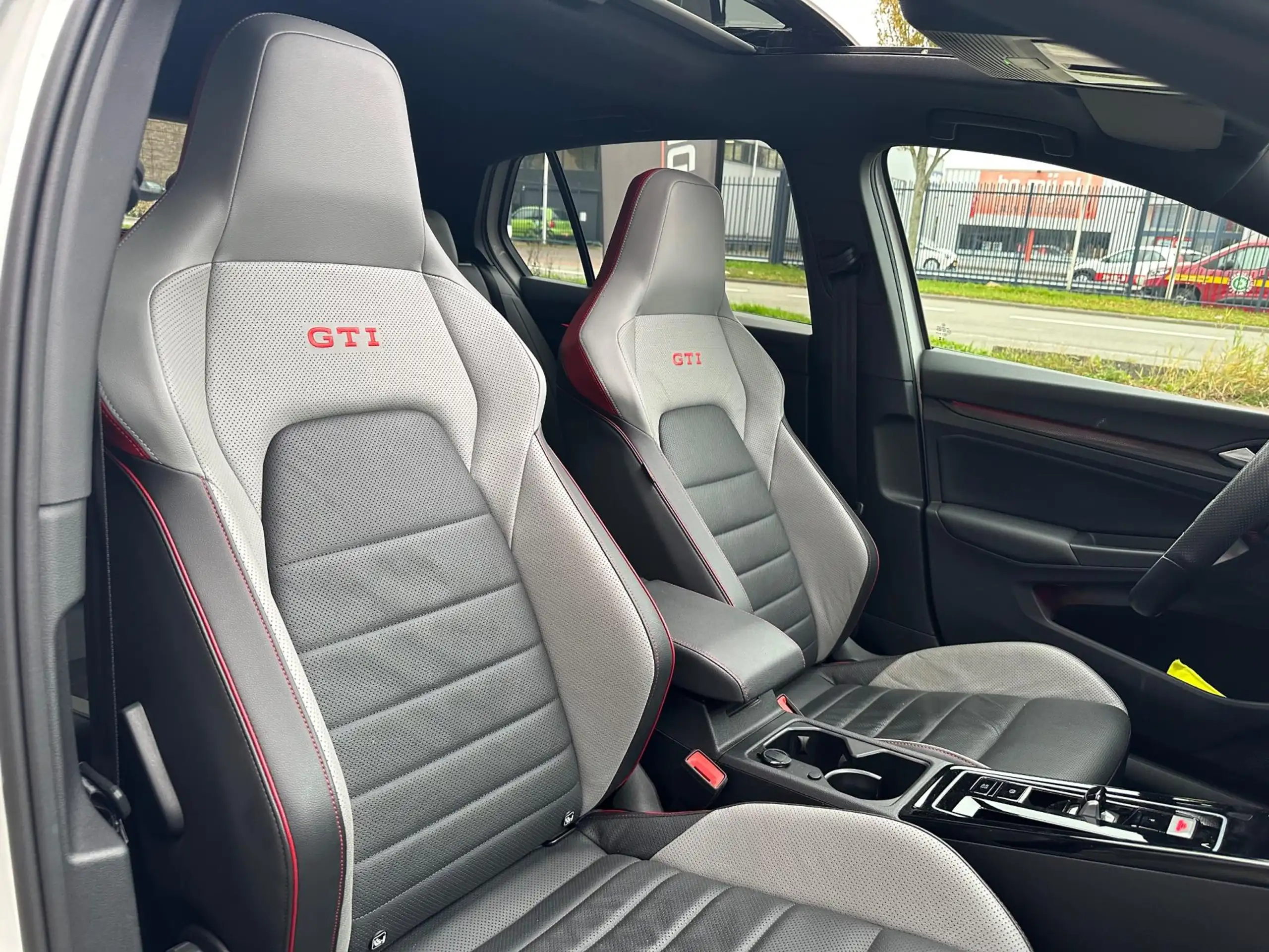 Volkswagen - Golf GTI