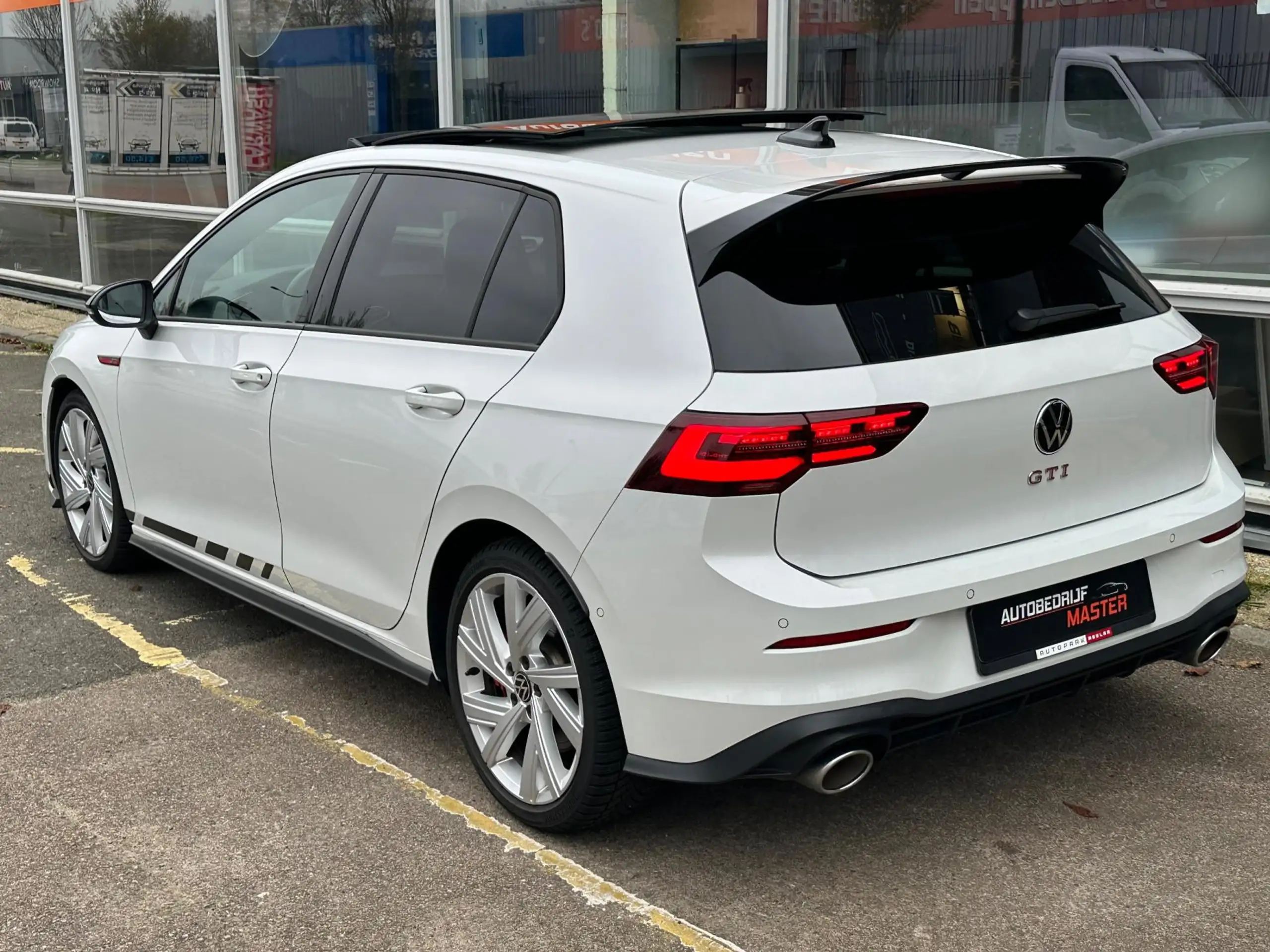 Volkswagen - Golf GTI