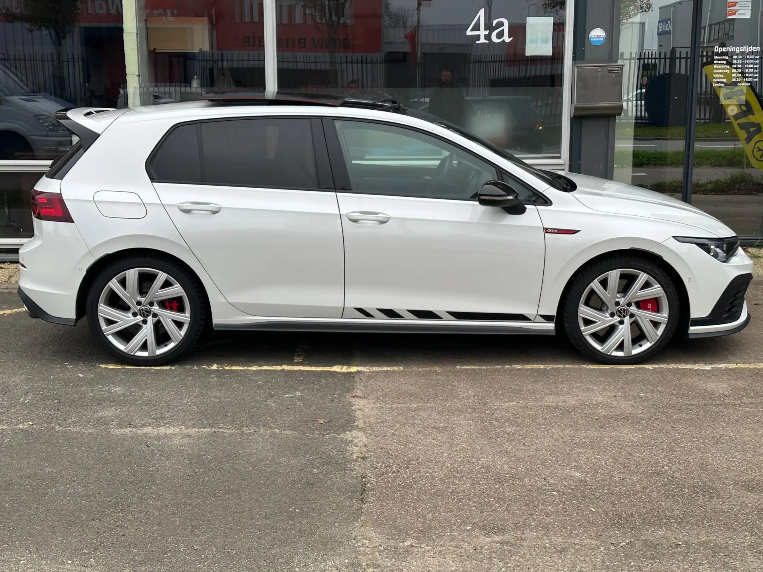 Volkswagen - Golf GTI