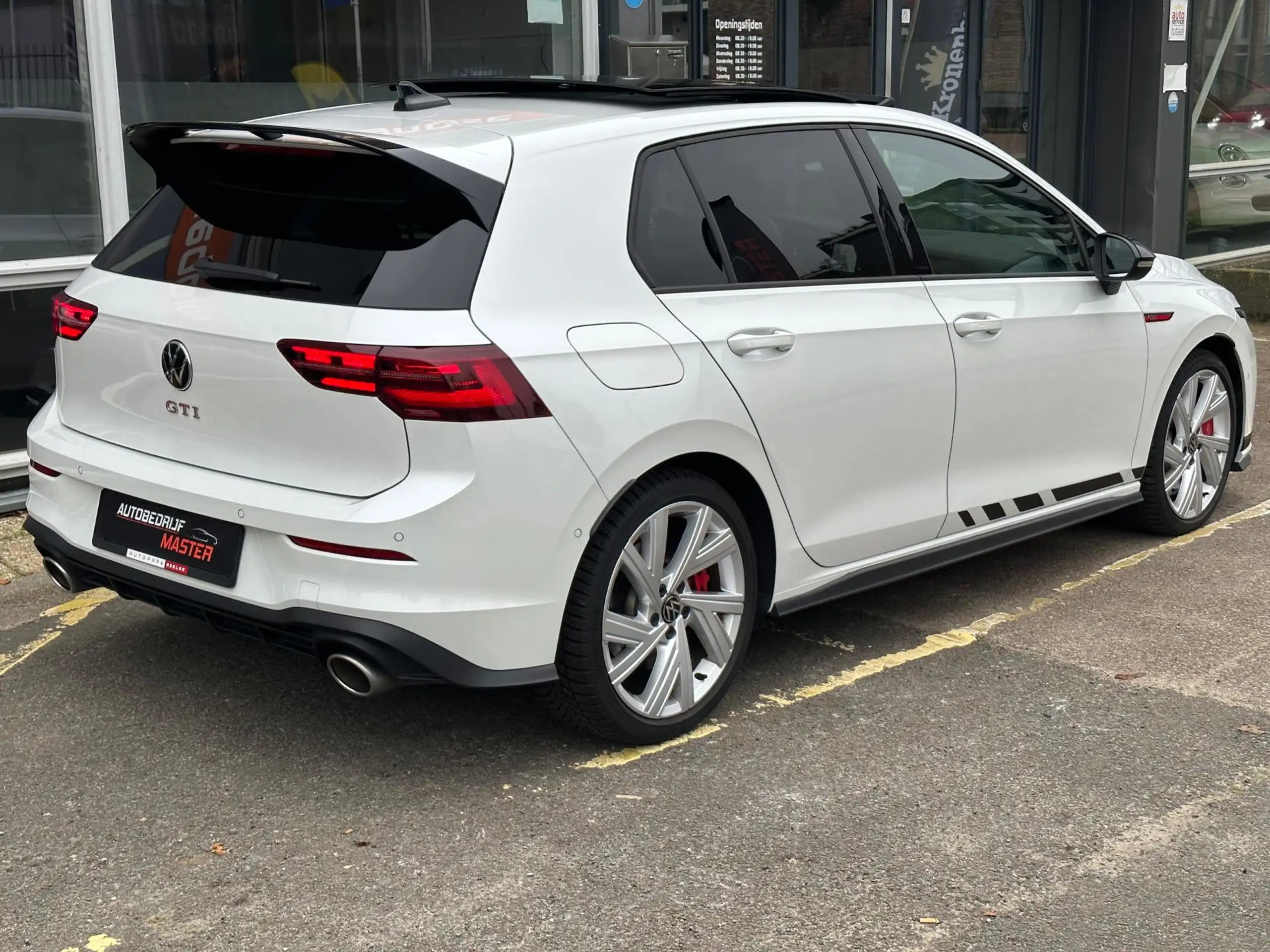 Volkswagen - Golf GTI