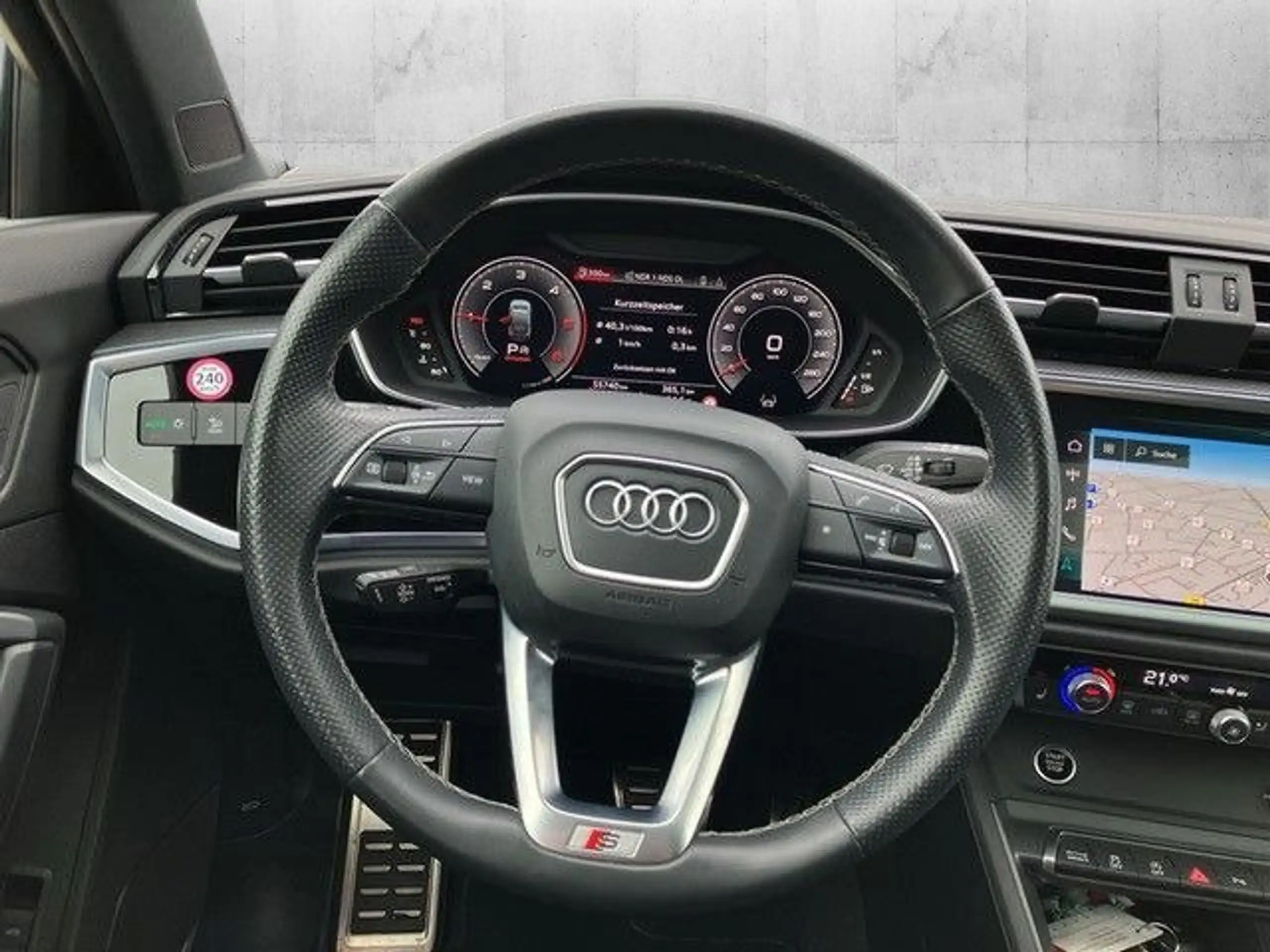 Audi - Q3