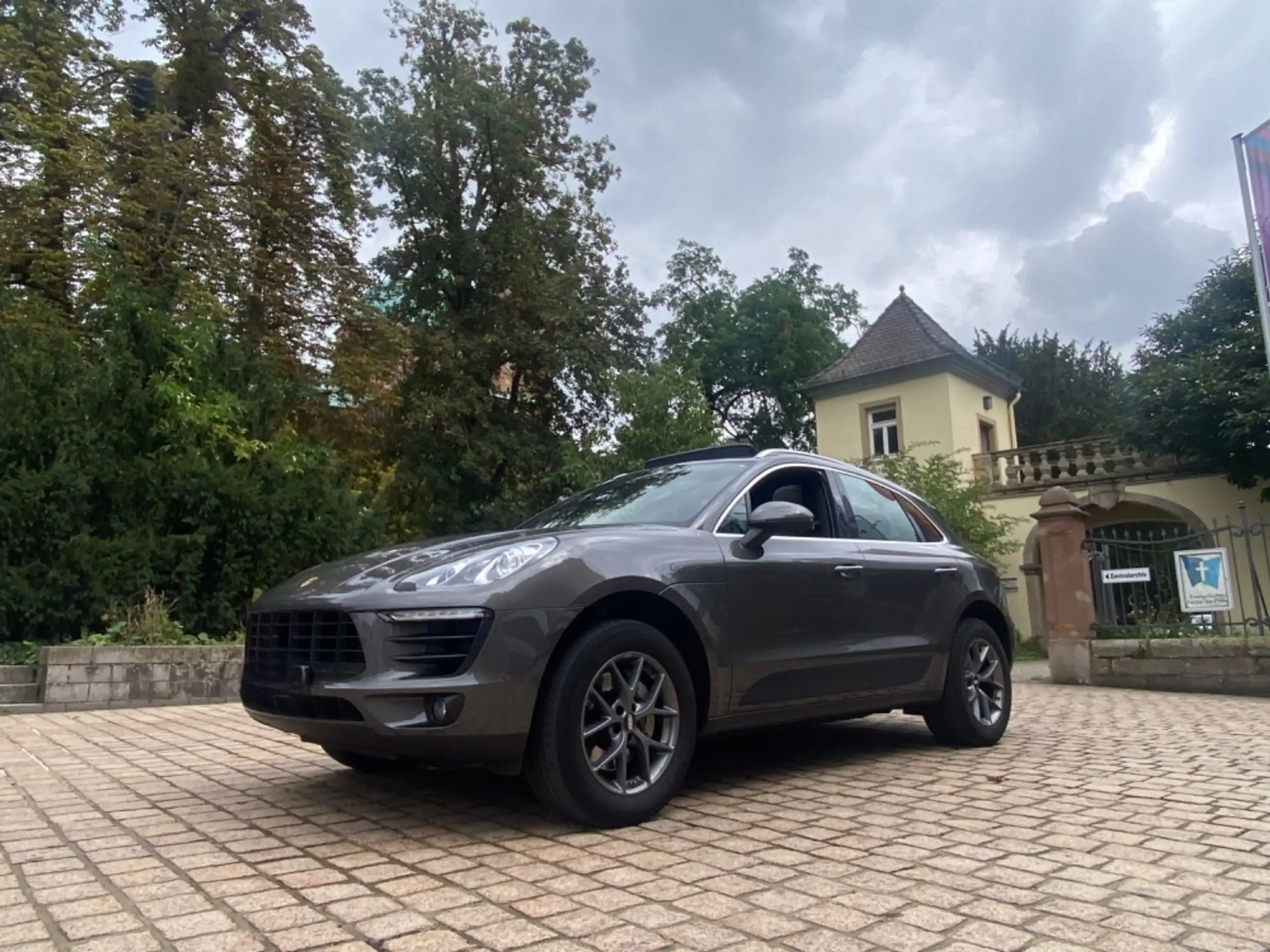 Porsche - Macan