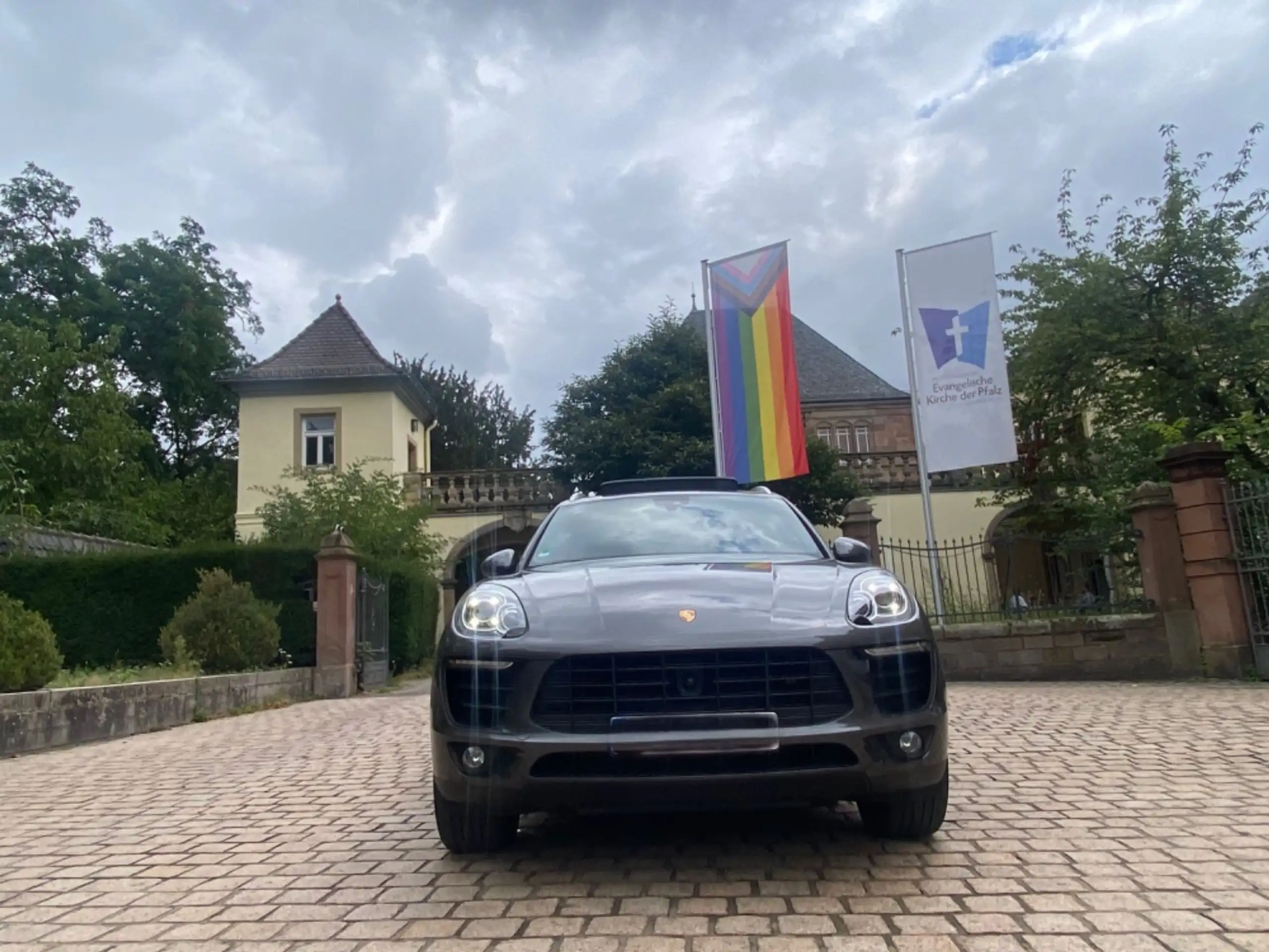 Porsche - Macan