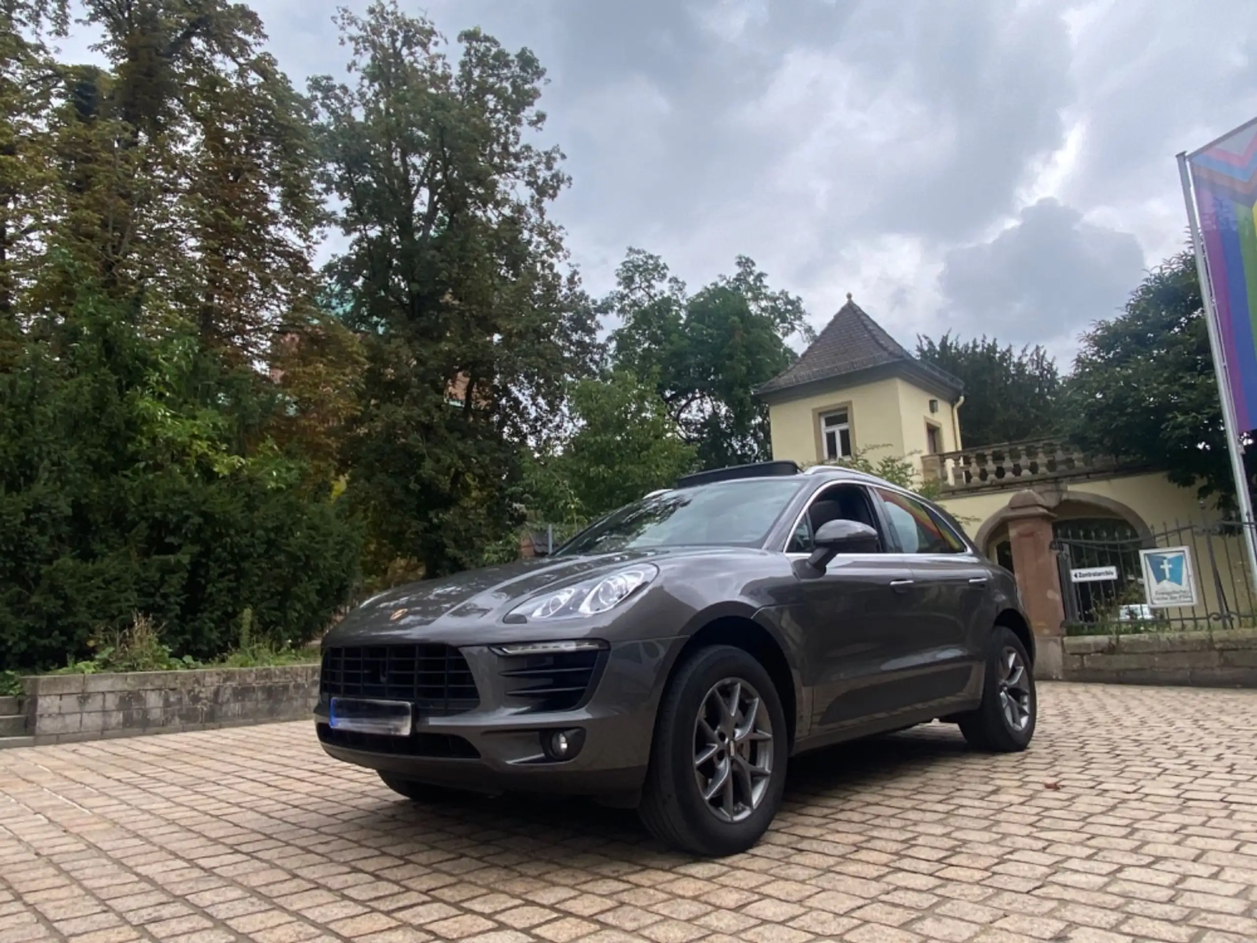 Porsche - Macan