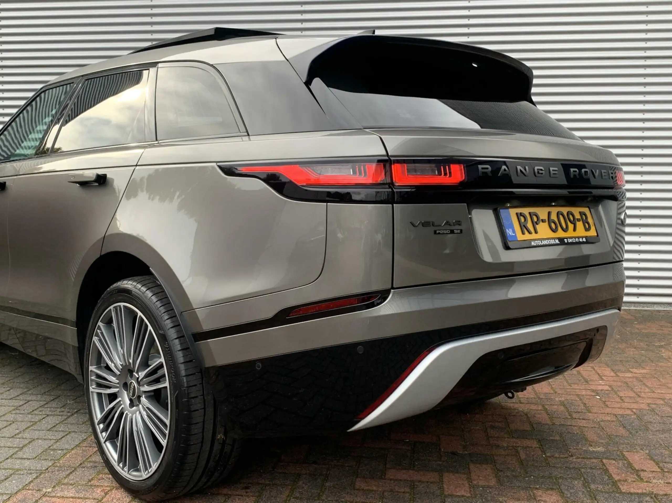 Land Rover - Range Rover Velar