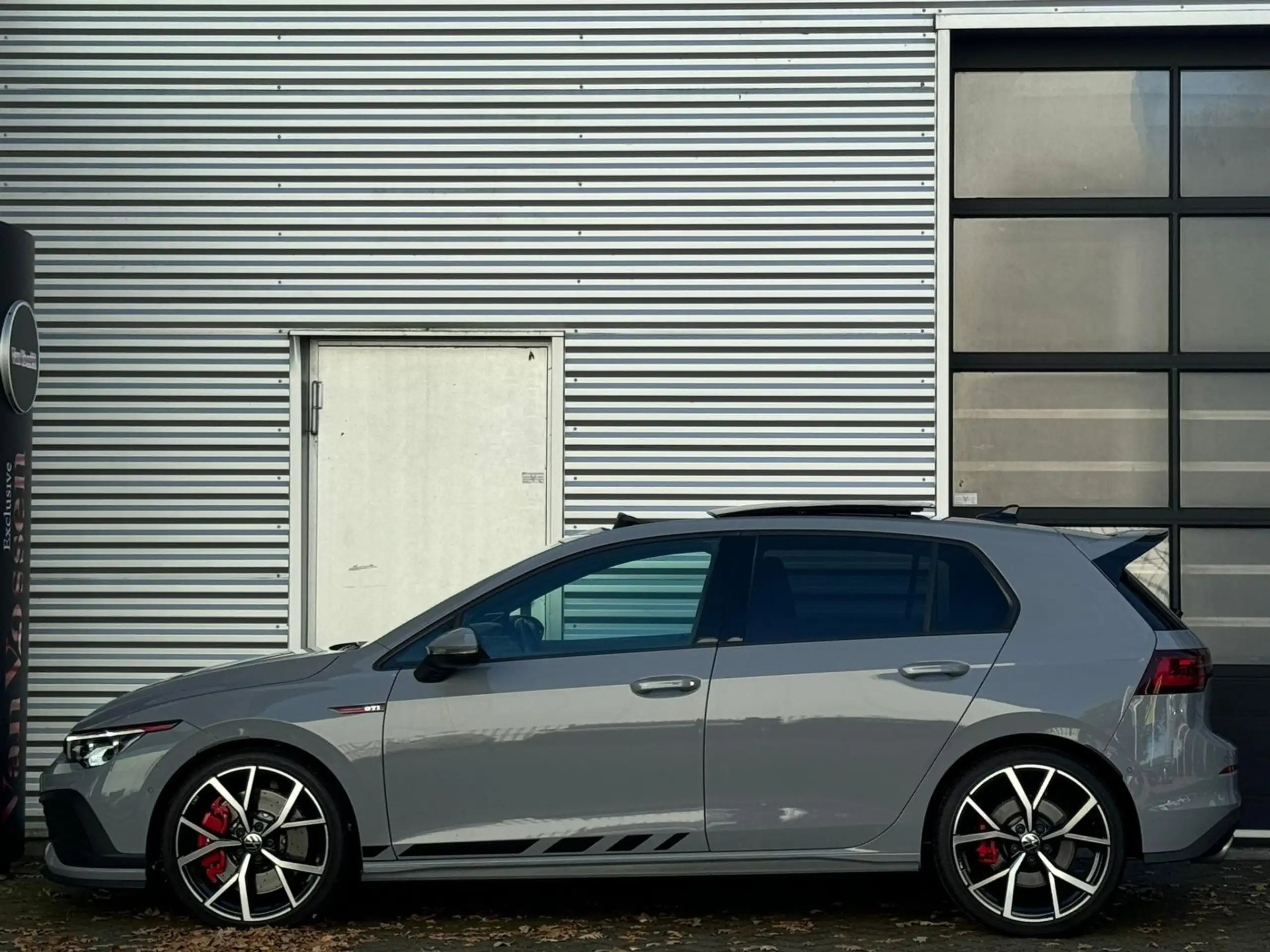 Volkswagen - Golf GTI