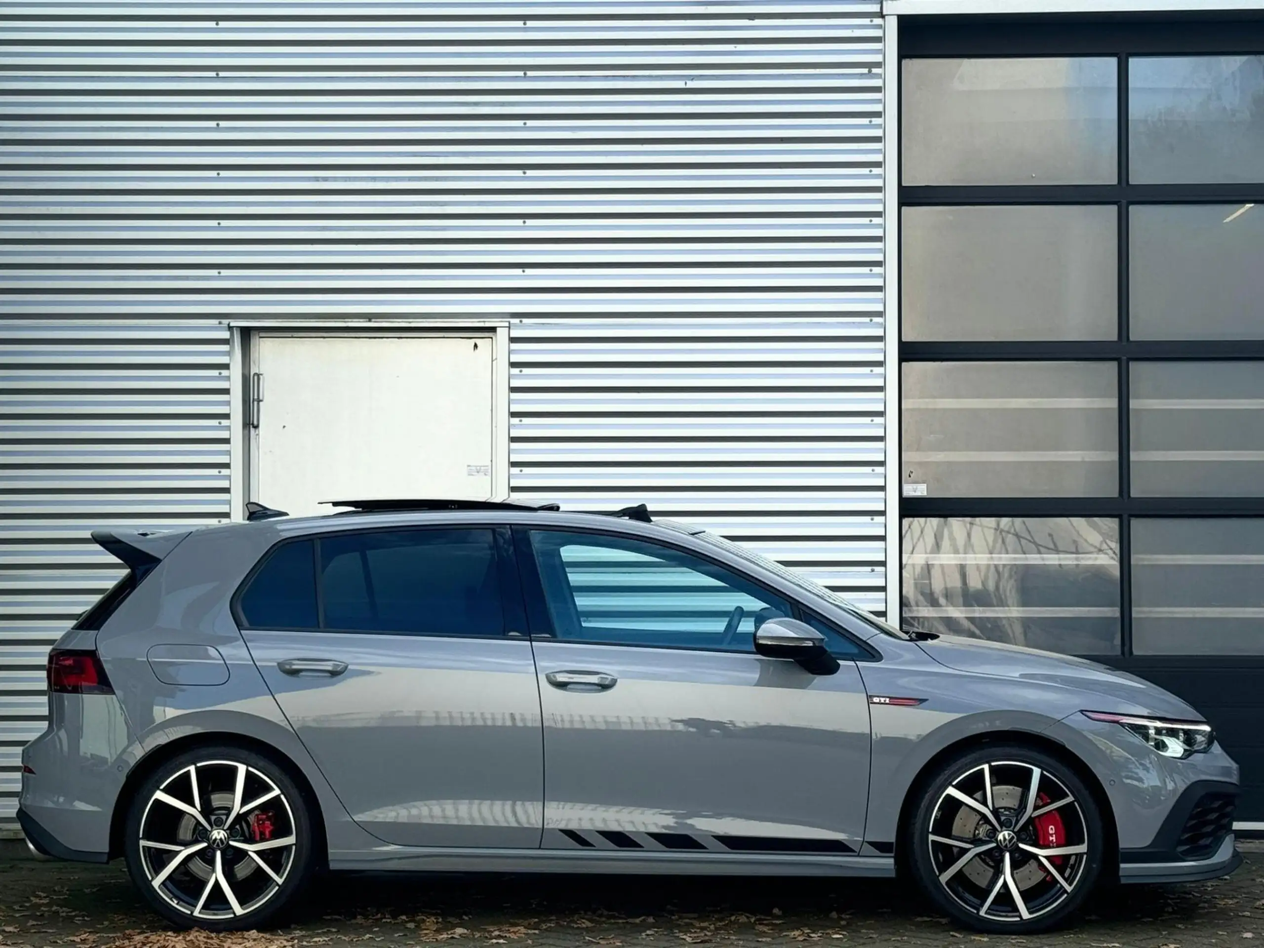 Volkswagen - Golf GTI