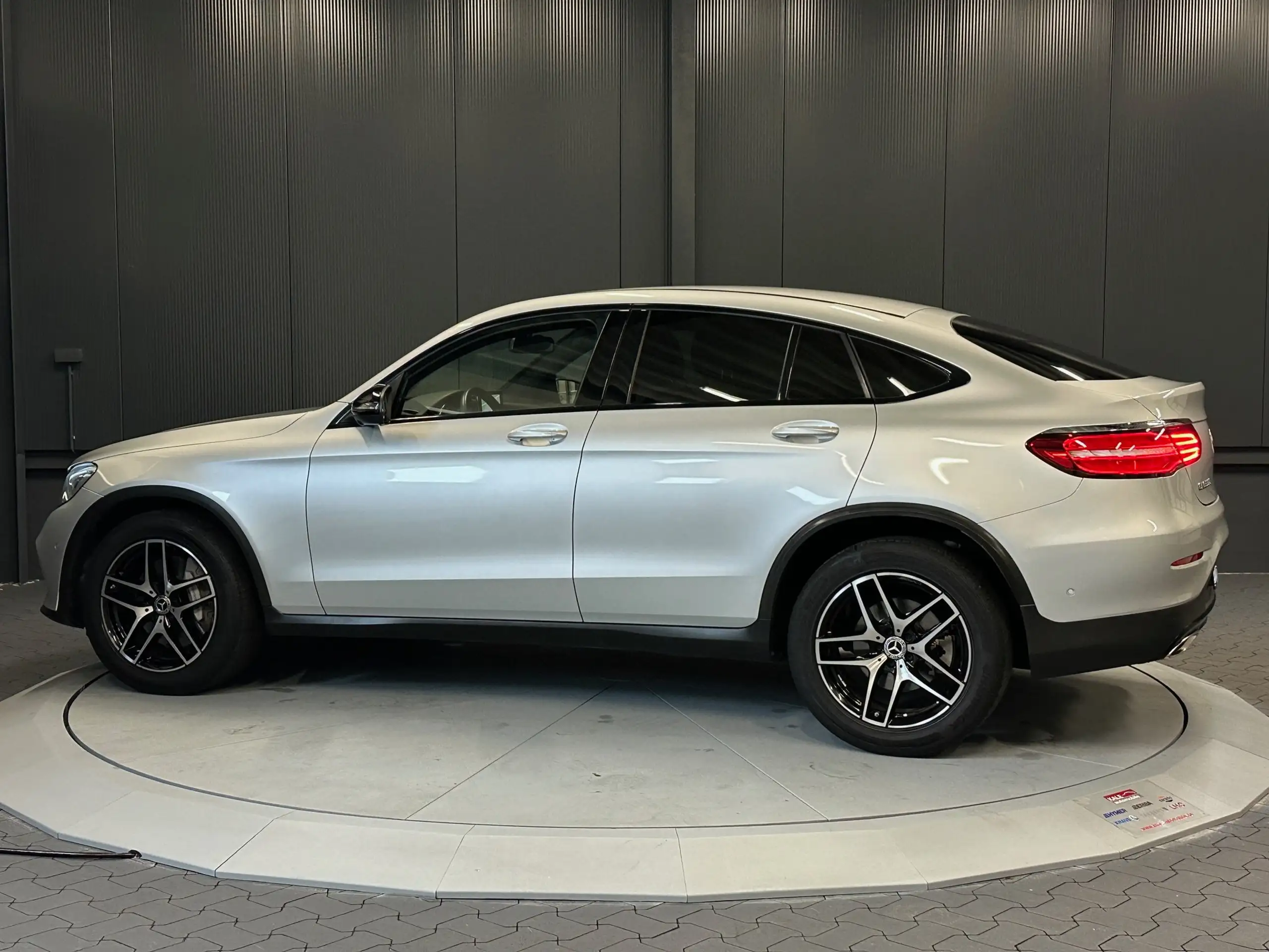 Mercedes-Benz - GLC 300