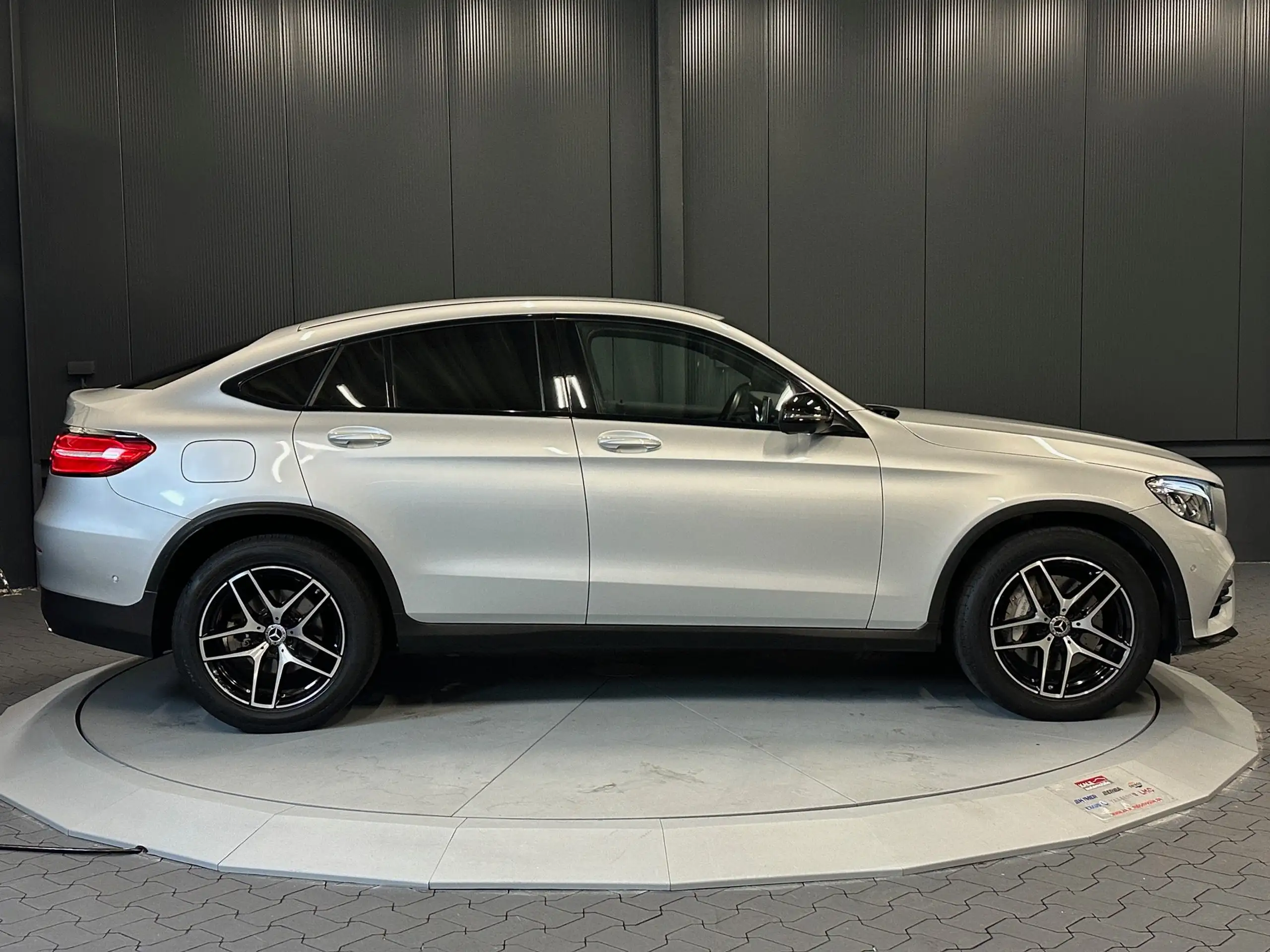 Mercedes-Benz - GLC 300