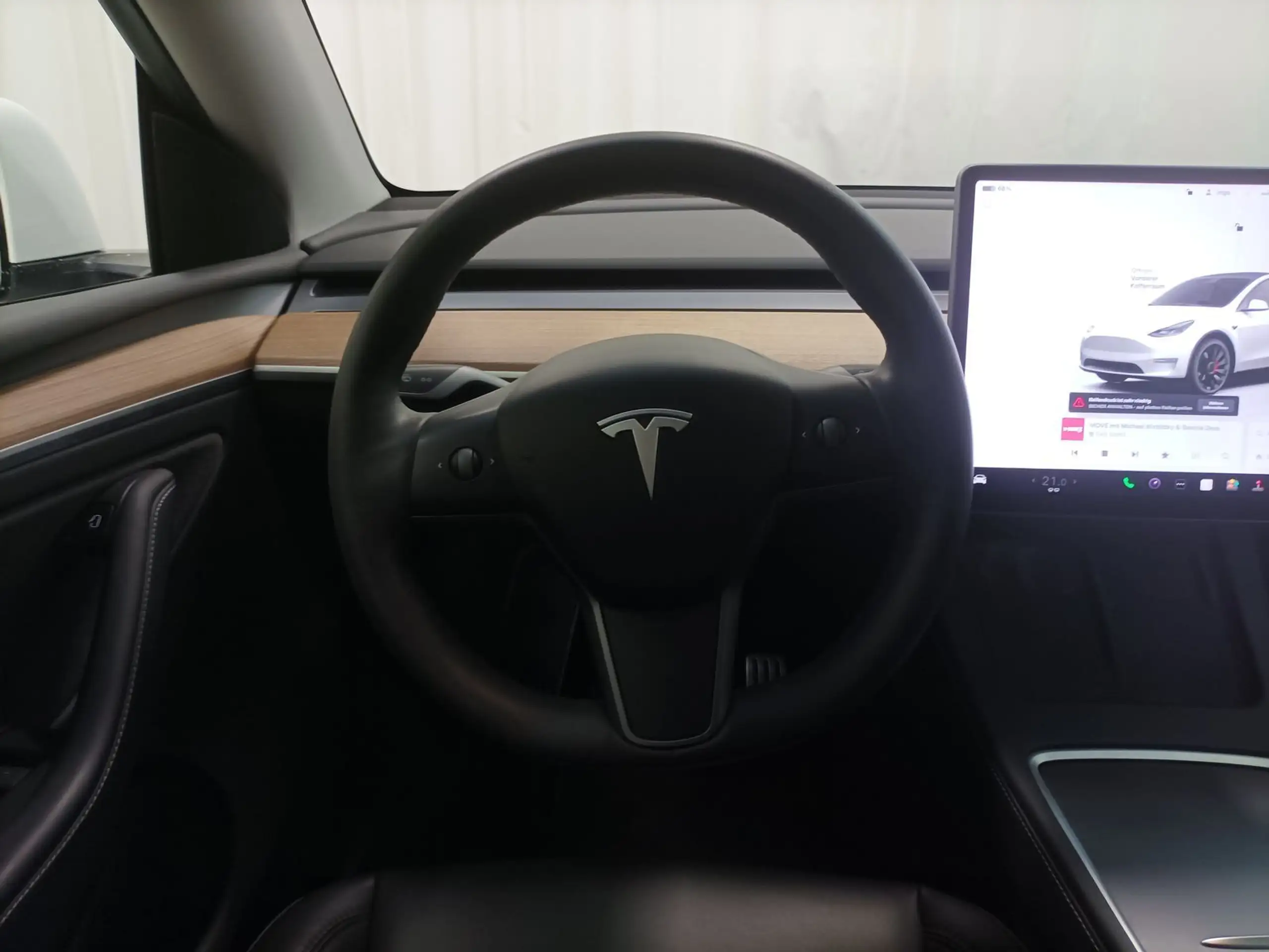 Tesla - Model Y