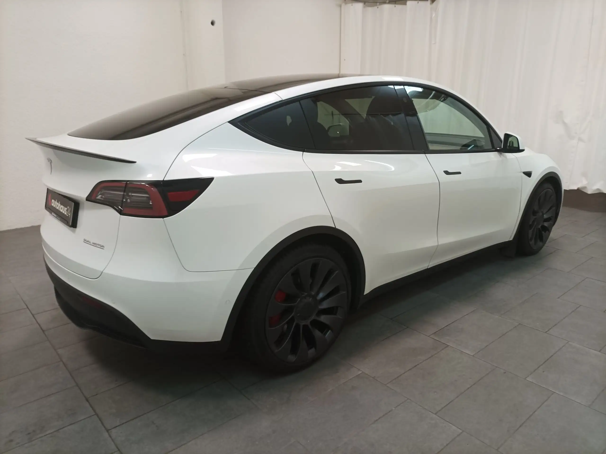 Tesla - Model Y