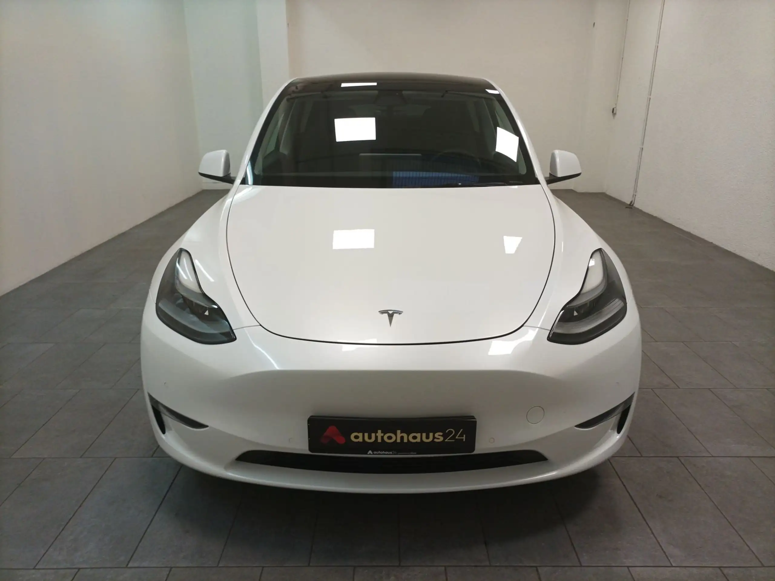 Tesla - Model Y