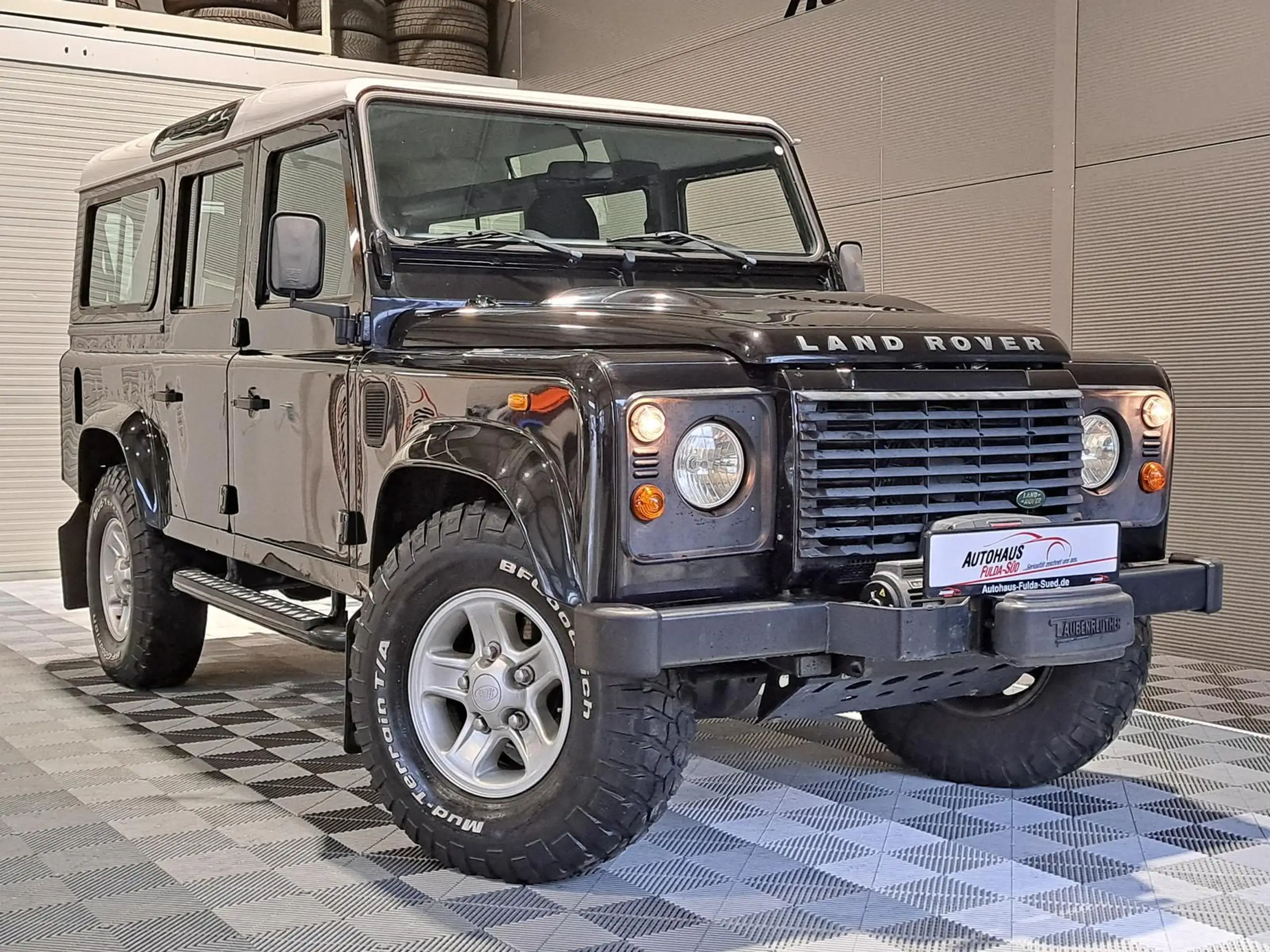 Land Rover Defender 2009