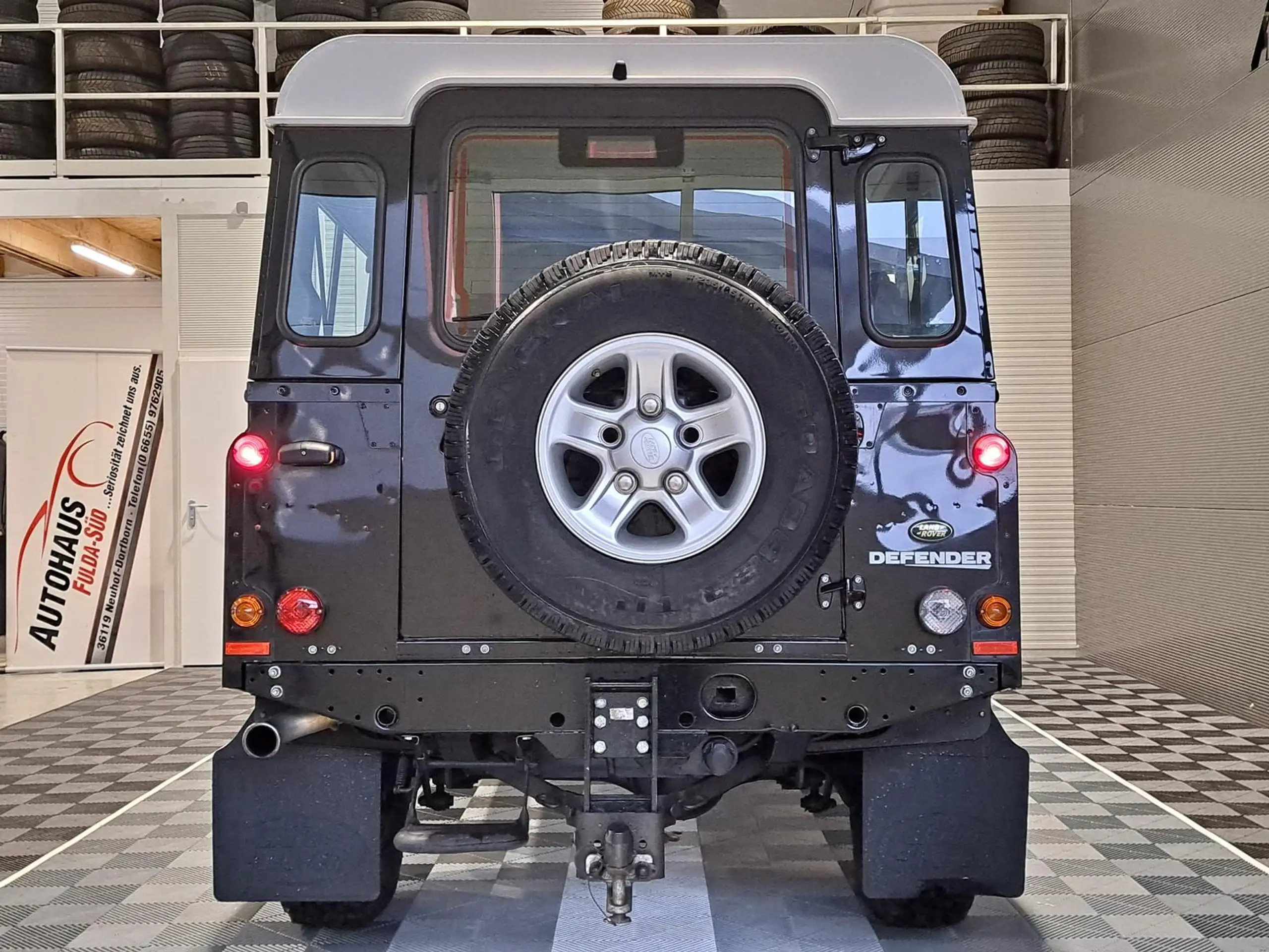 Land Rover - Defender