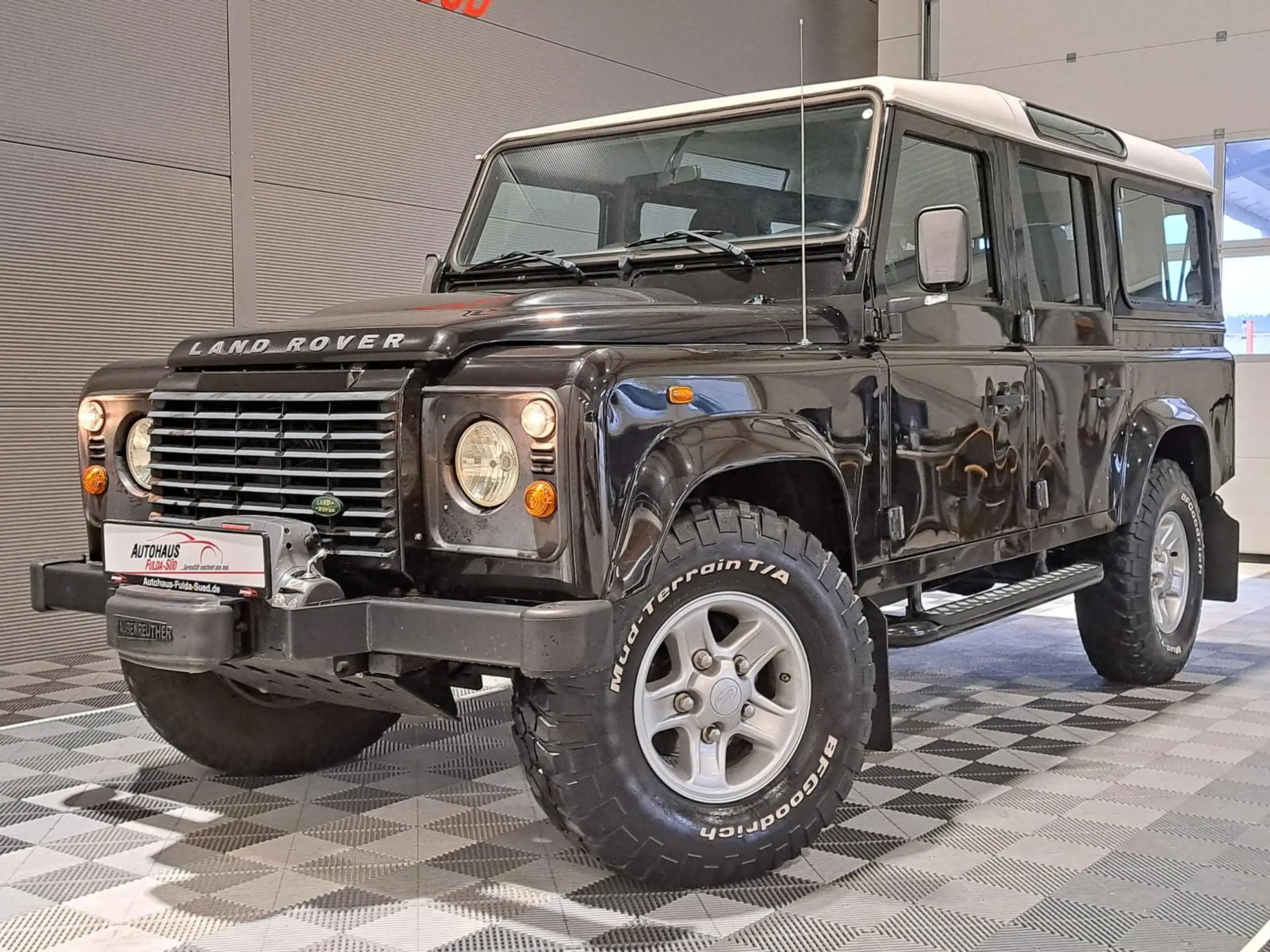 Land Rover - Defender