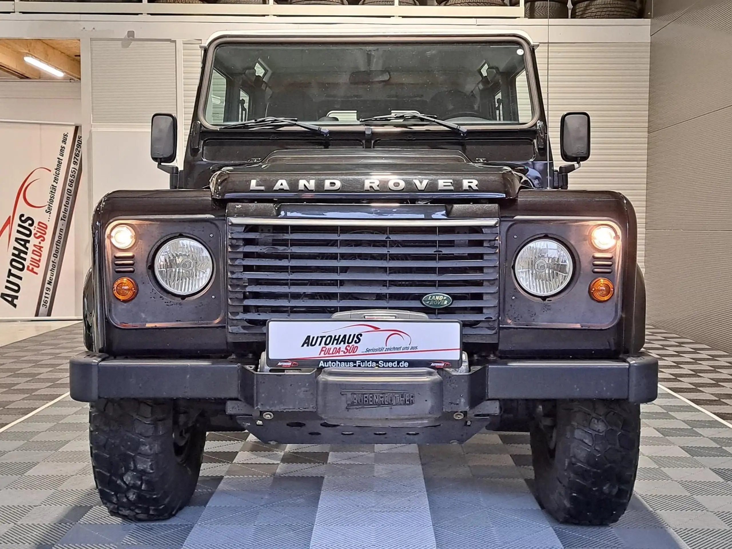 Land Rover - Defender