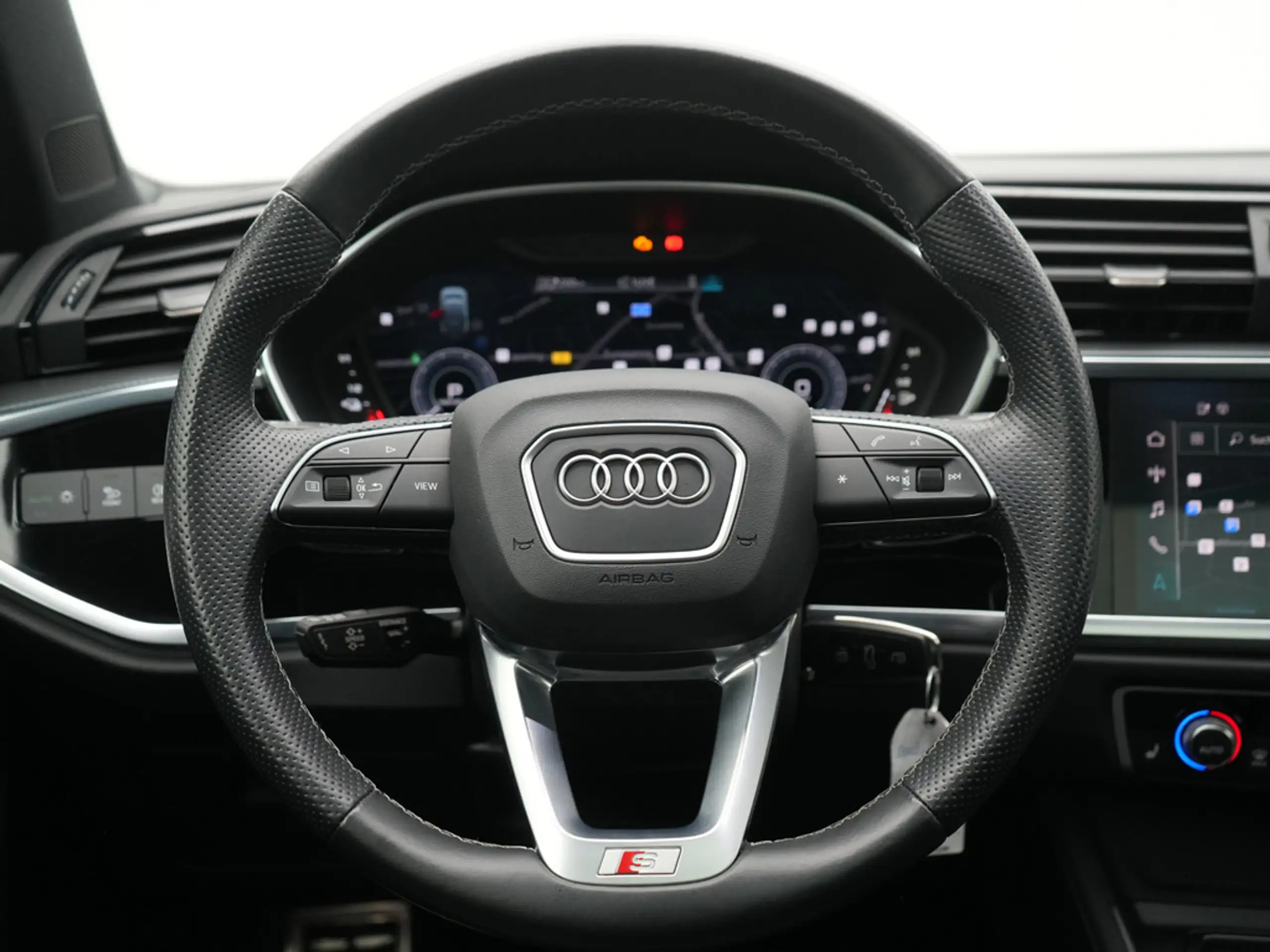 Audi - Q3