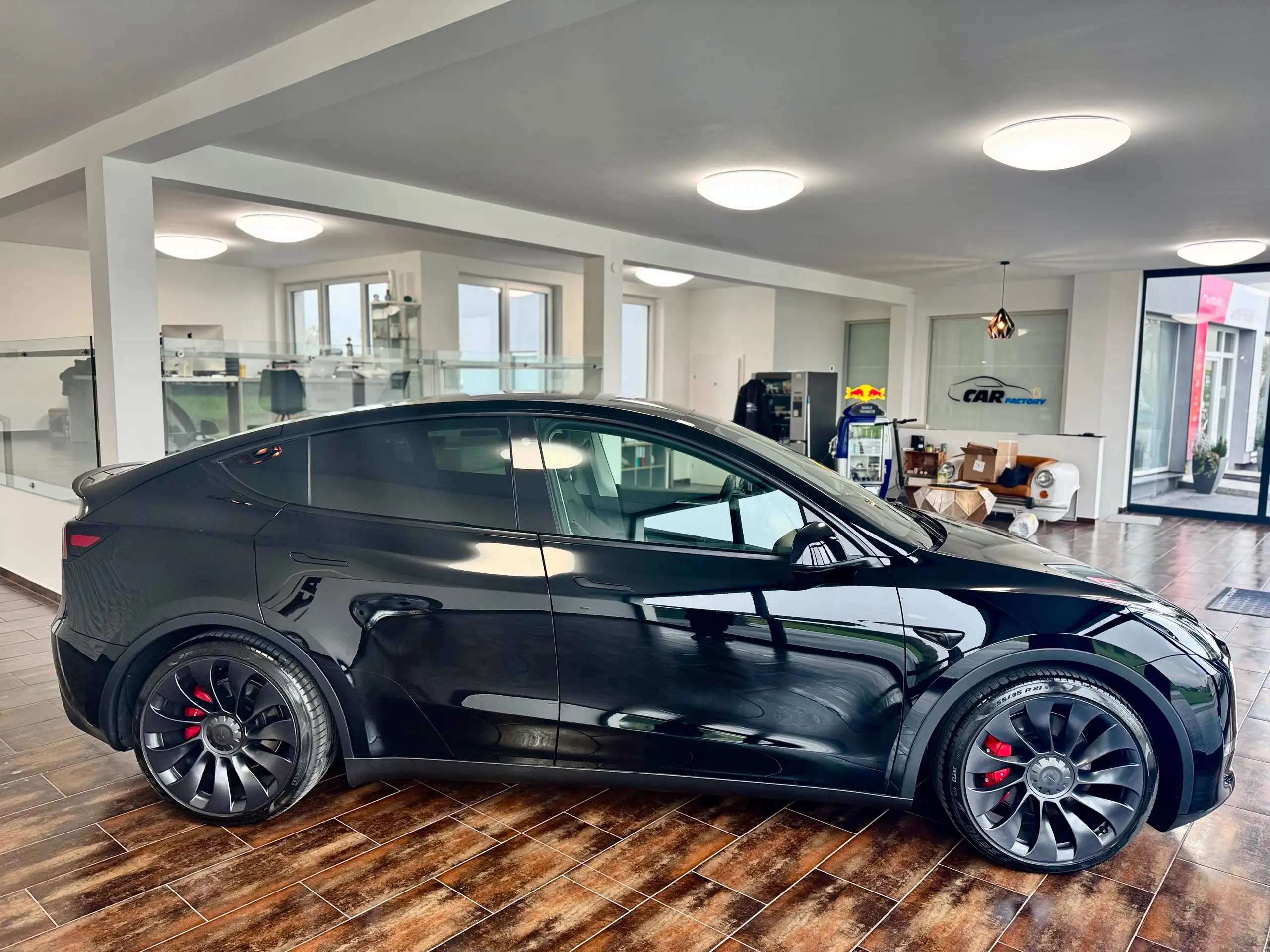 Tesla - Model Y