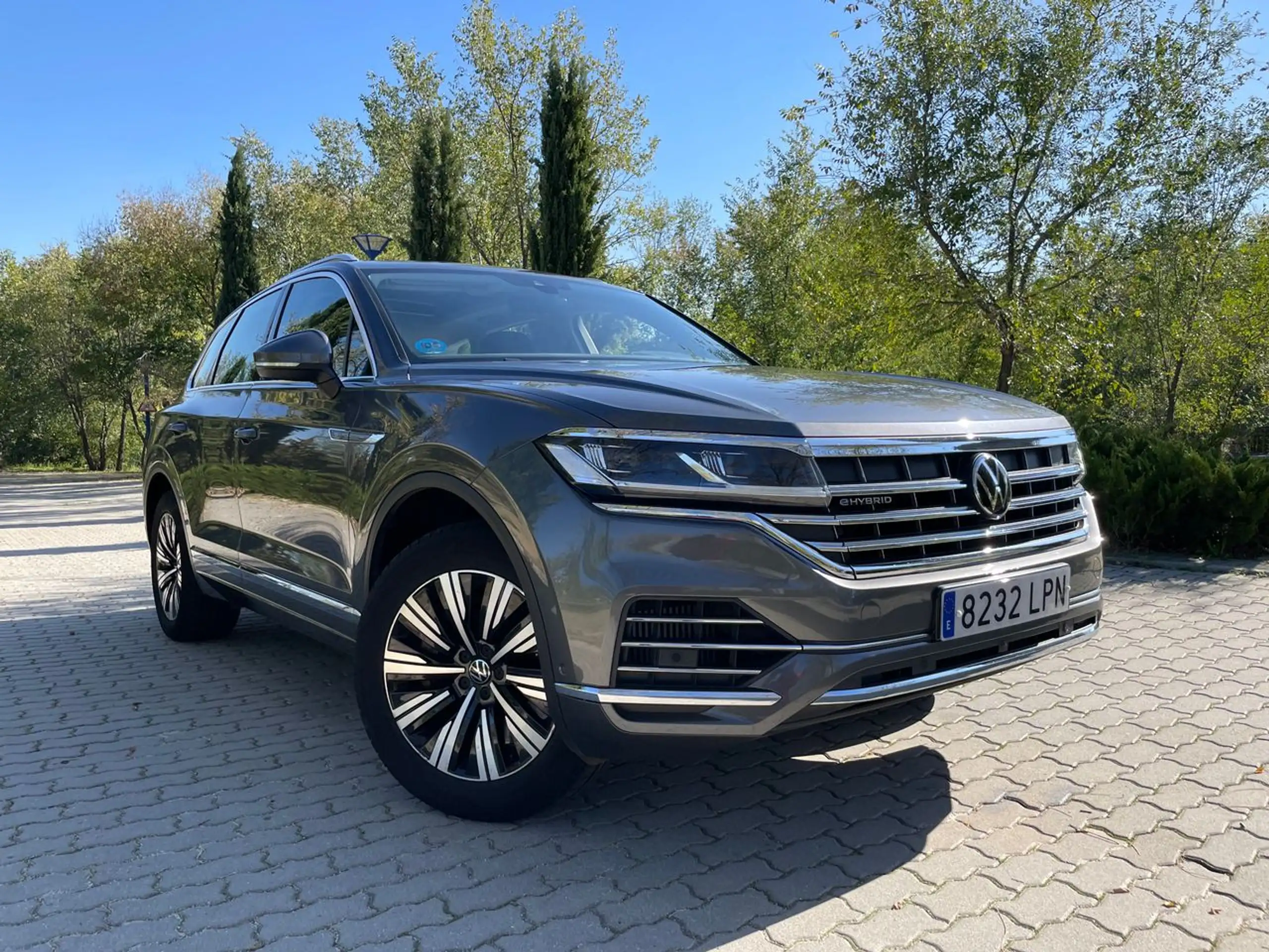 Volkswagen - Touareg